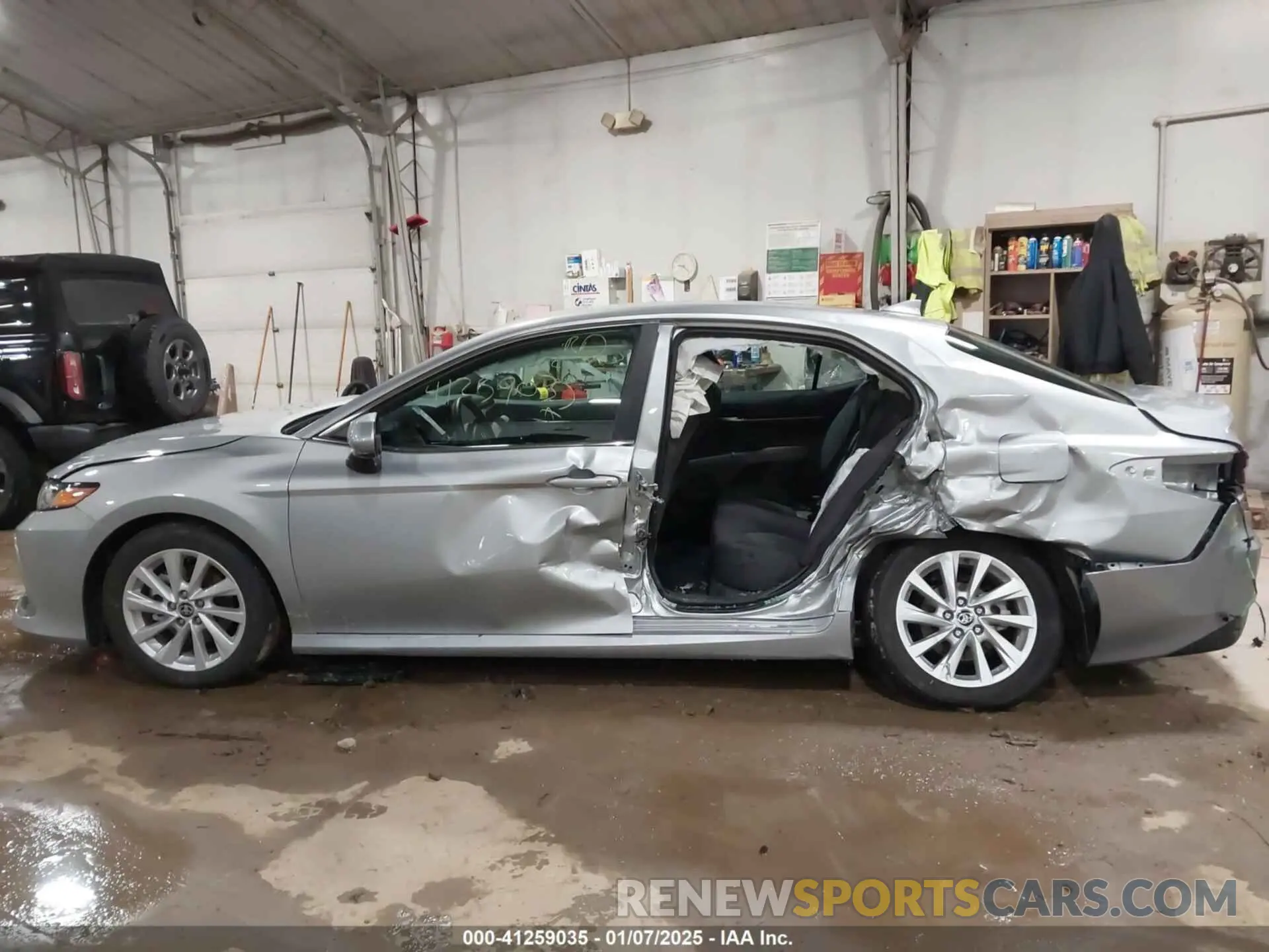 14 fotografías del automóvil dañado 4T1C11AK5RU261268 TOYOTA CAMRY 2024