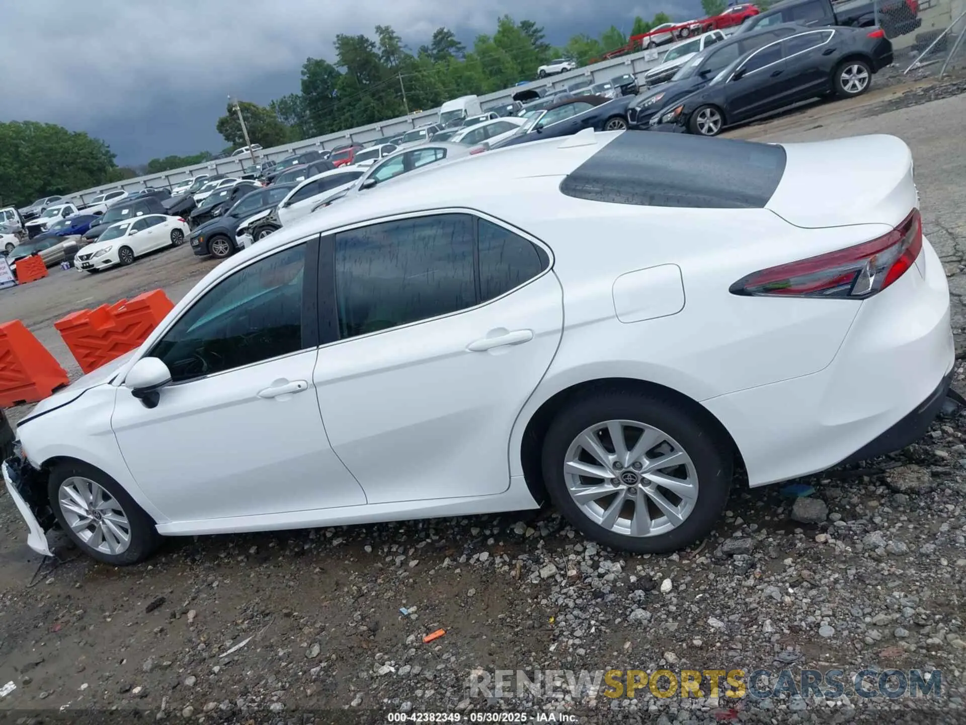 14 fotografías del automóvil dañado 4T1C11AK5RU864267 TOYOTA CAMRY 2024