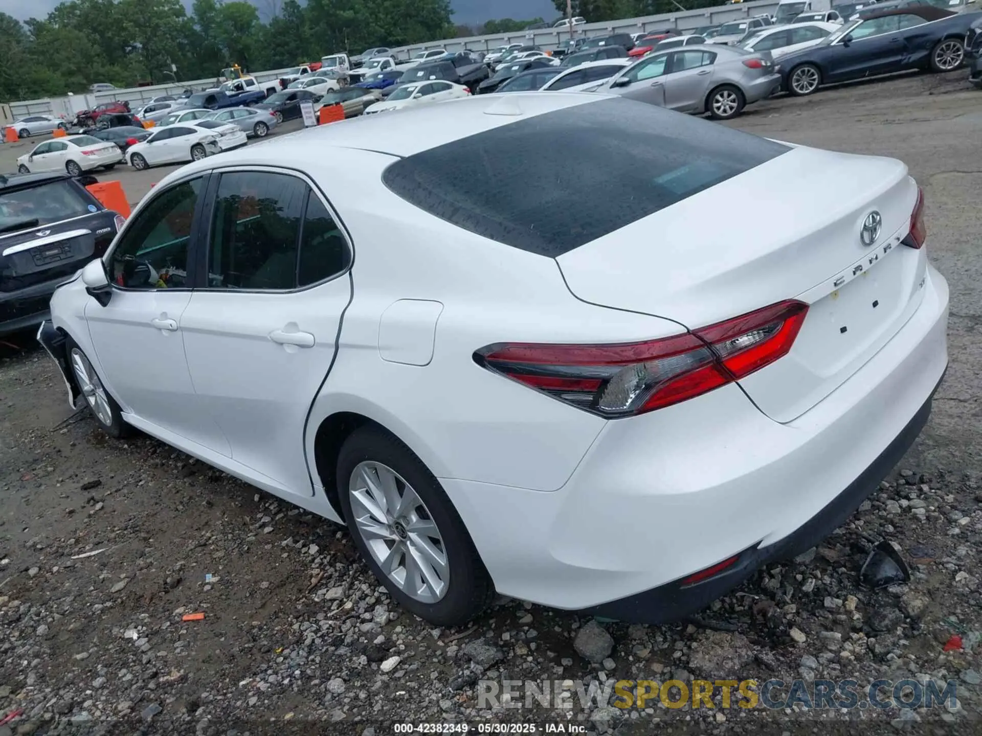 3 fotografías del automóvil dañado 4T1C11AK5RU864267 TOYOTA CAMRY 2024