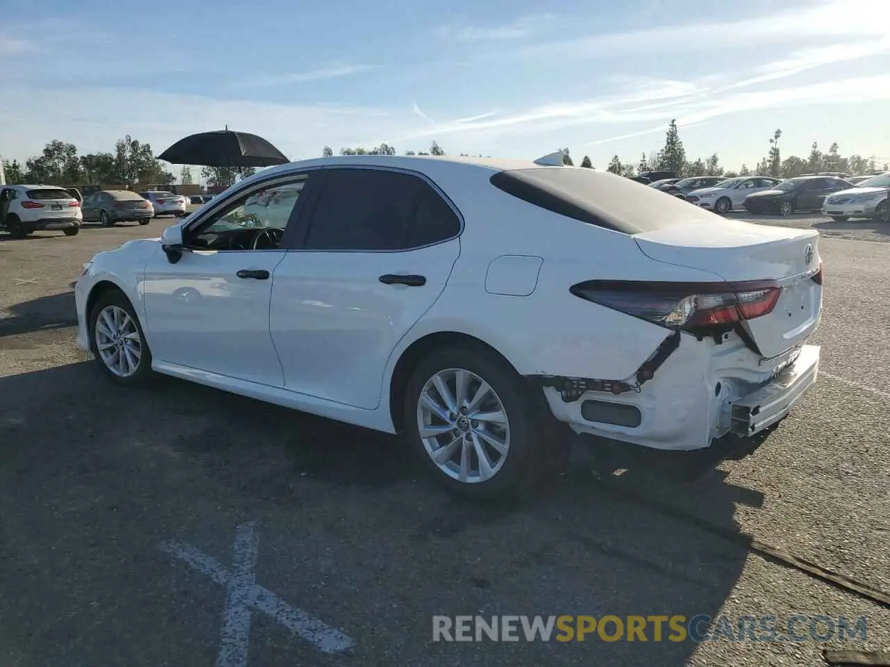 2 fotografías del automóvil dañado 4T1C11AK6RU194261 TOYOTA CAMRY 2024