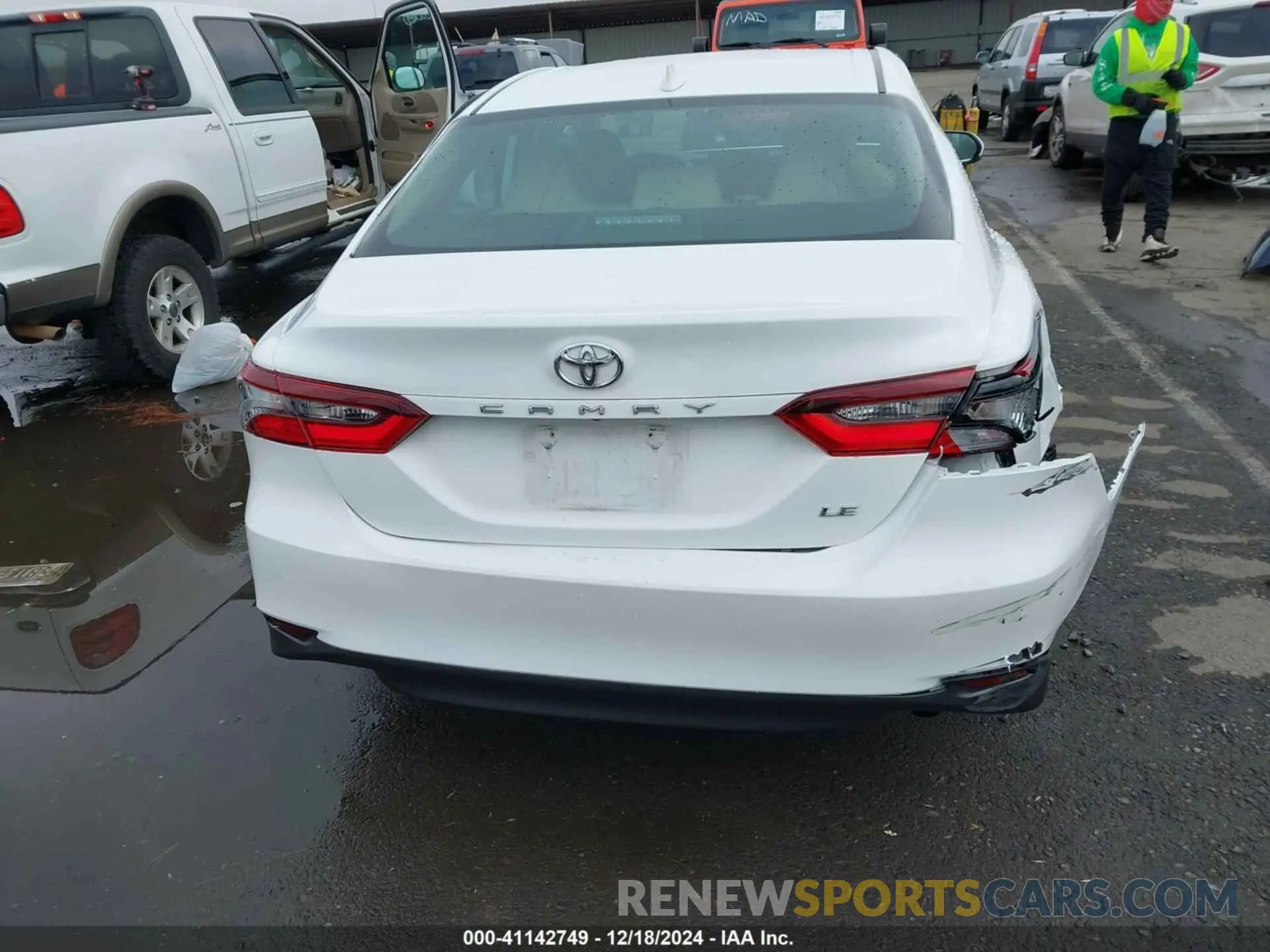 16 fotografías del automóvil dañado 4T1C11AK6RU875245 TOYOTA CAMRY 2024
