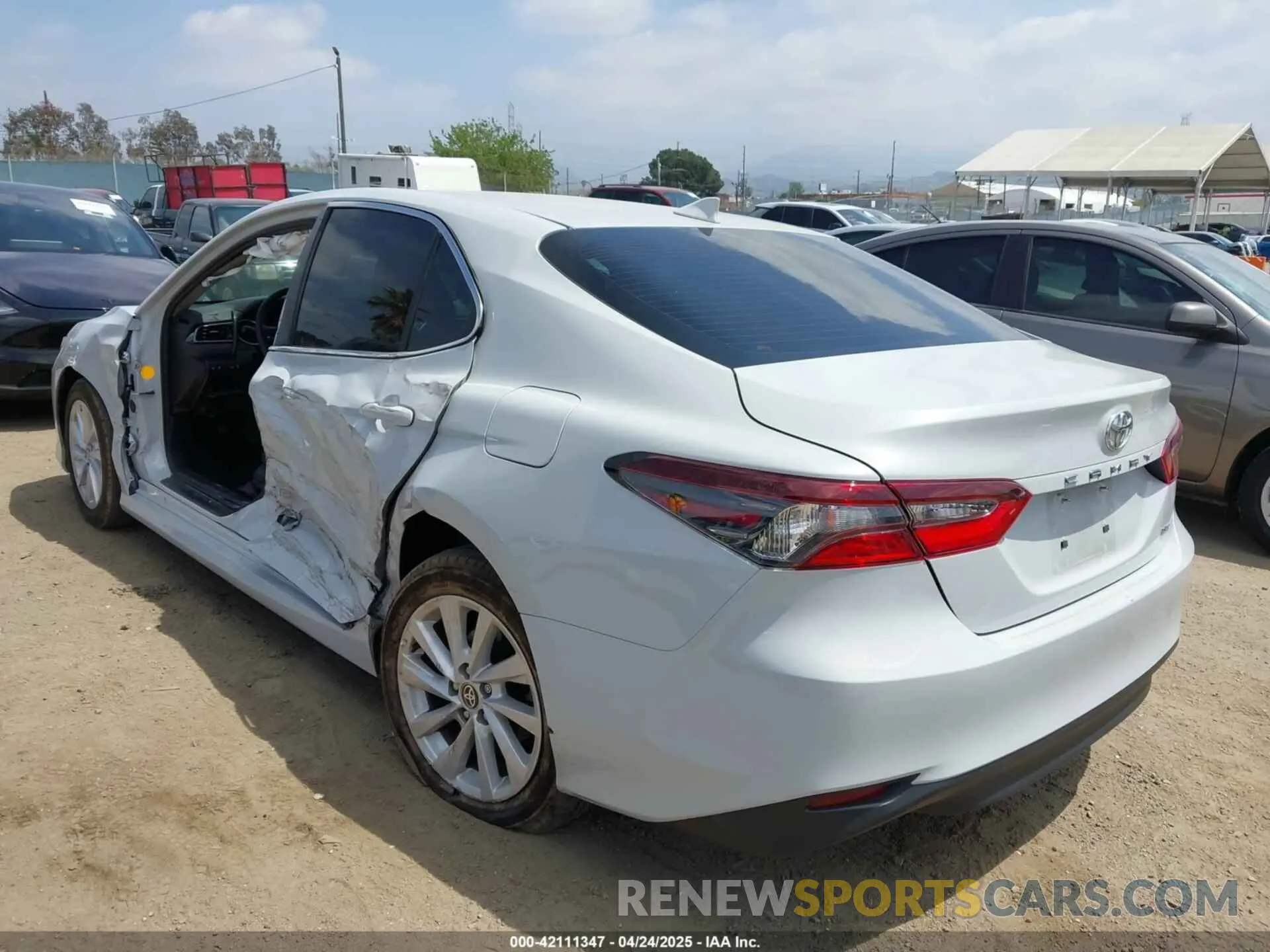 3 fotografías del automóvil dañado 4T1C11AK7RU196813 TOYOTA CAMRY 2024