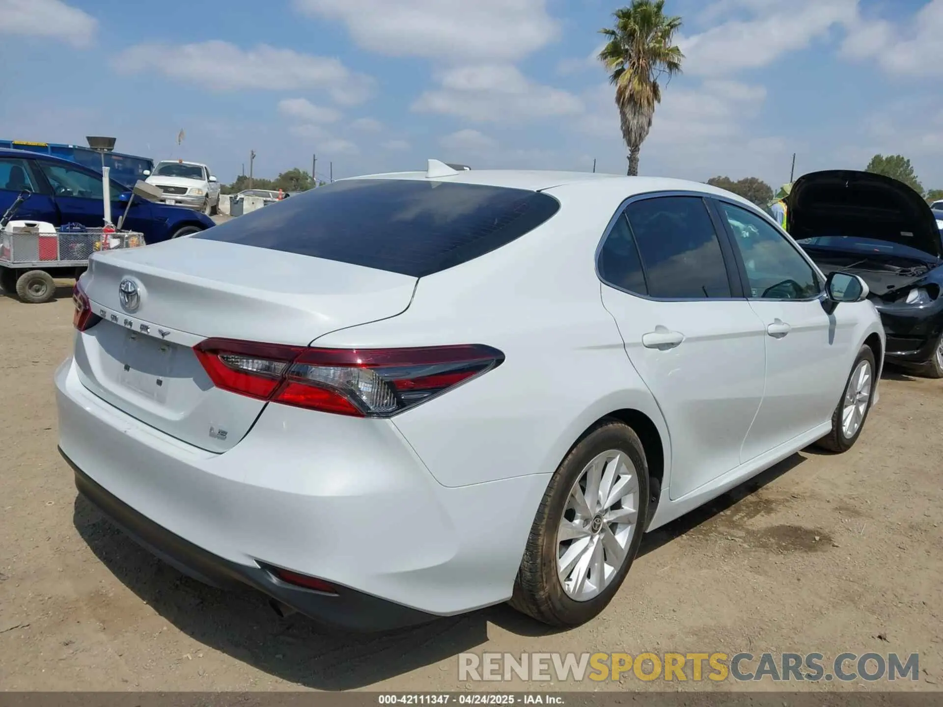 4 fotografías del automóvil dañado 4T1C11AK7RU196813 TOYOTA CAMRY 2024