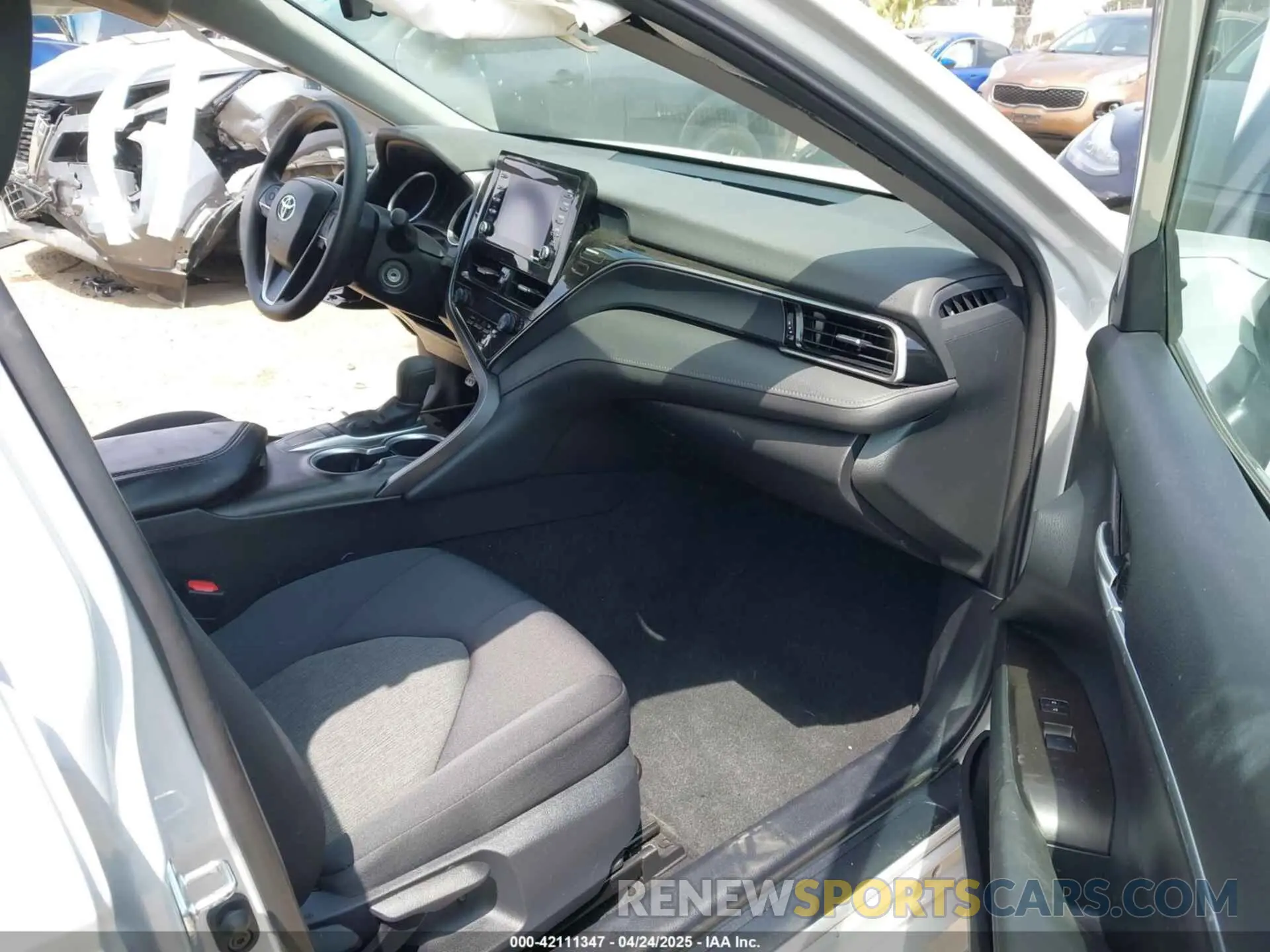 5 fotografías del automóvil dañado 4T1C11AK7RU196813 TOYOTA CAMRY 2024