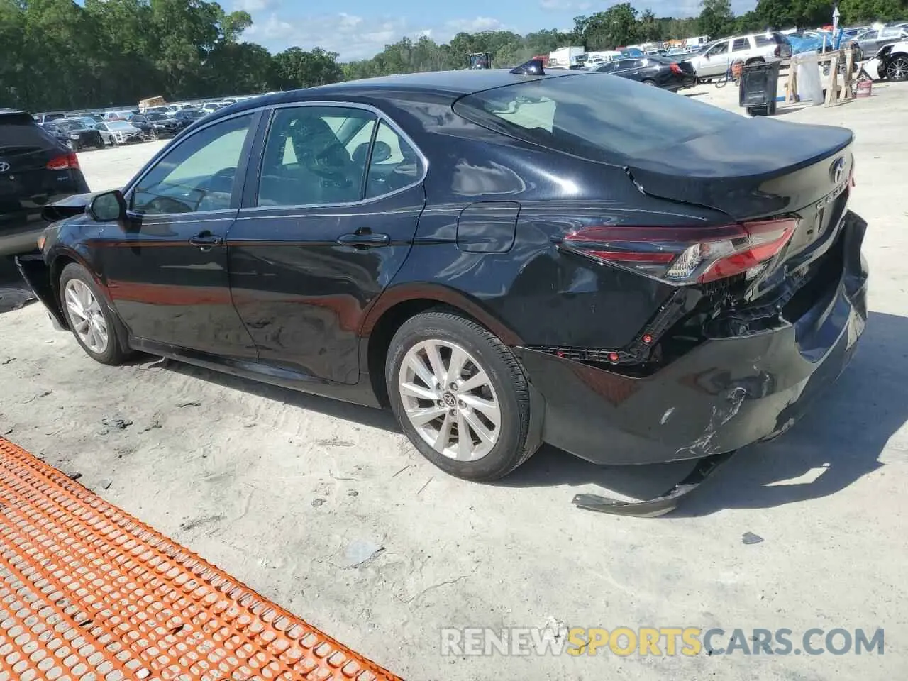 2 fotografías del automóvil dañado 4T1C11AK7RU225906 TOYOTA CAMRY 2024