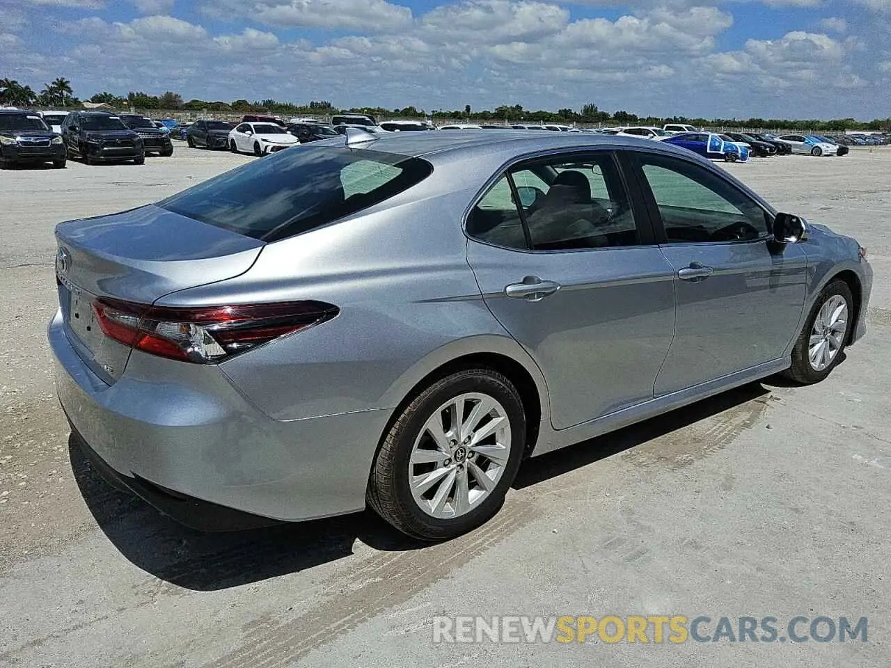 3 fotografías del automóvil dañado 4T1C11AK7RU852217 TOYOTA CAMRY 2024