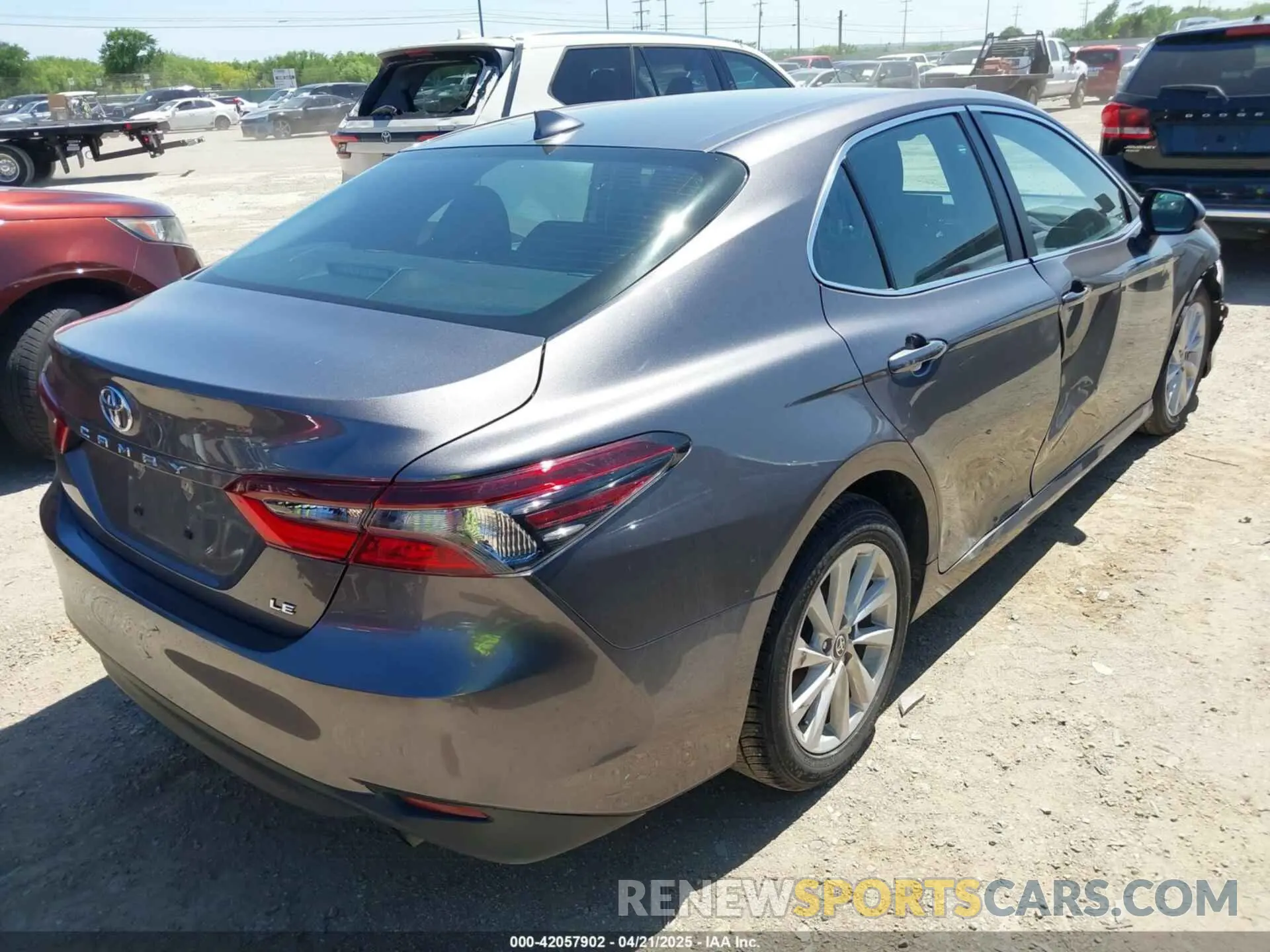 4 fotografías del automóvil dañado 4T1C11AK7RU856879 TOYOTA CAMRY 2024