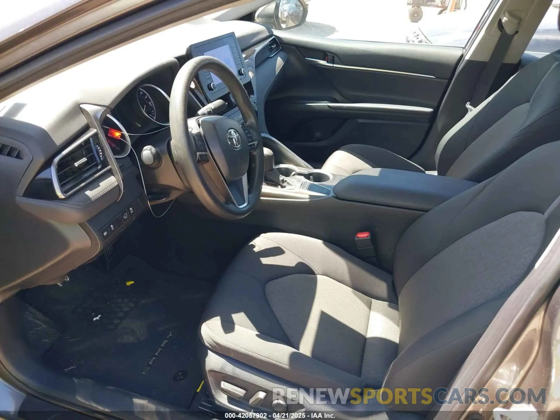 5 fotografías del automóvil dañado 4T1C11AK7RU856879 TOYOTA CAMRY 2024