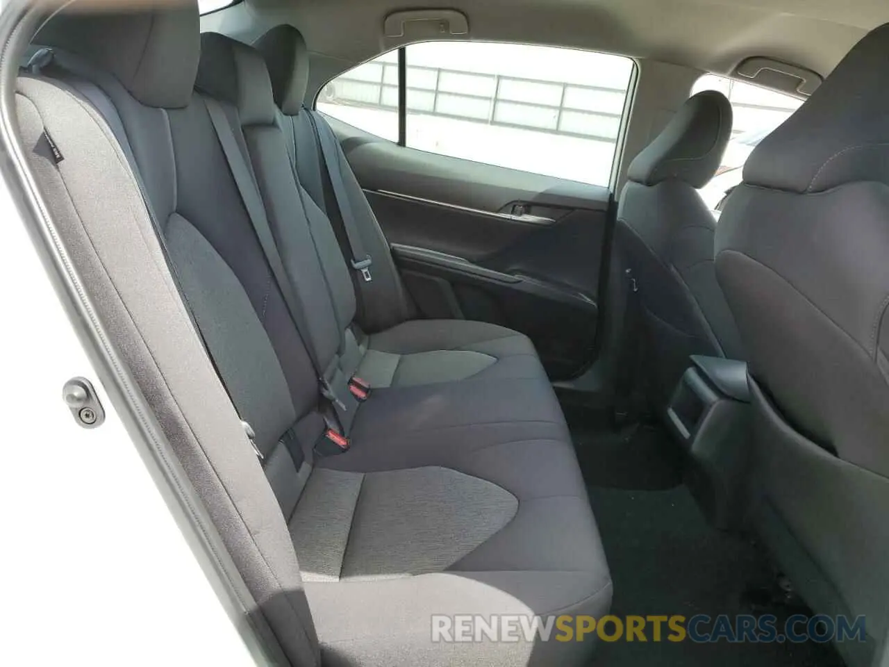 10 fotografías del automóvil dañado 4T1C11AK7RU863928 TOYOTA CAMRY 2024