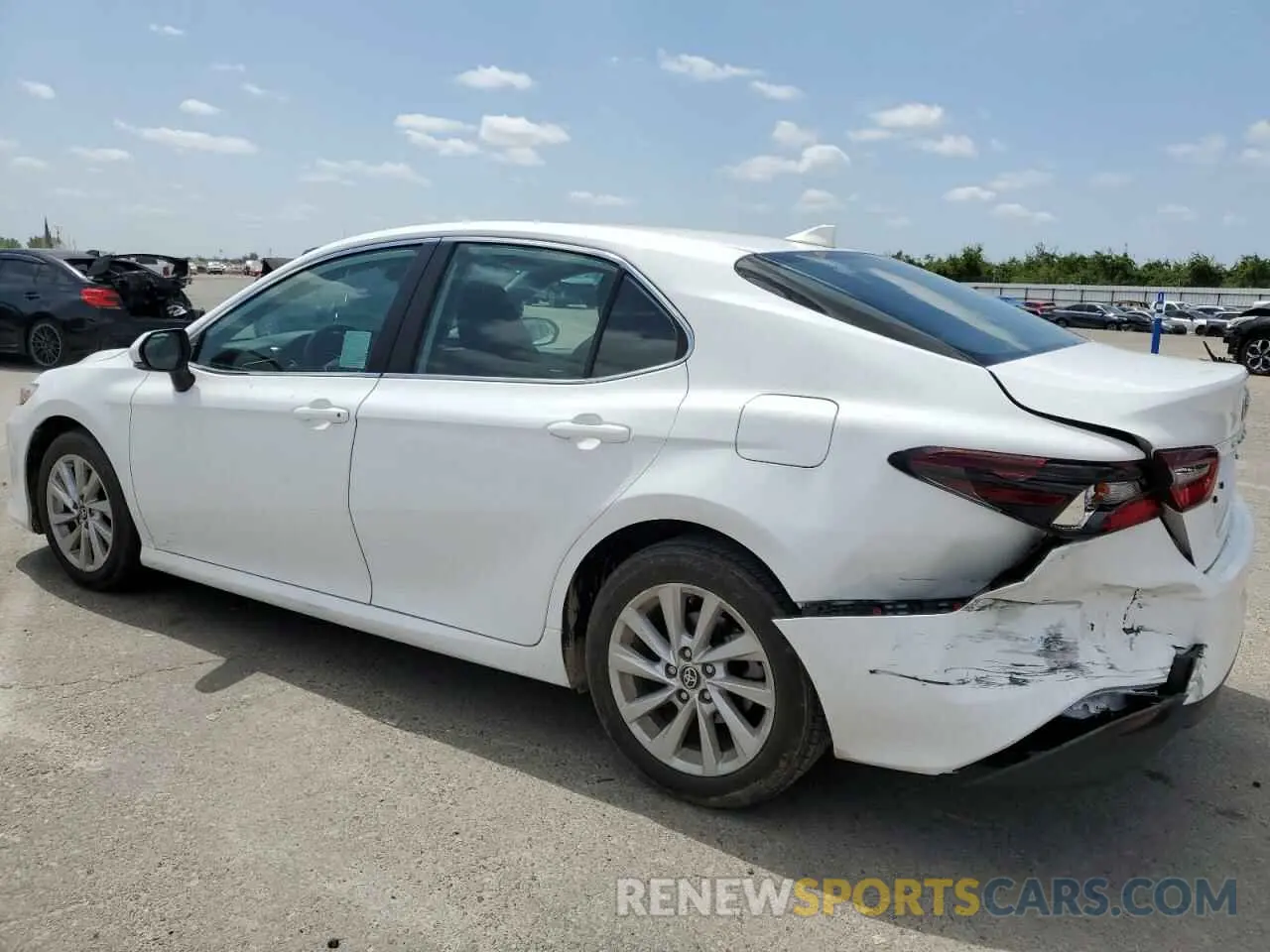 2 fotografías del automóvil dañado 4T1C11AK7RU863928 TOYOTA CAMRY 2024