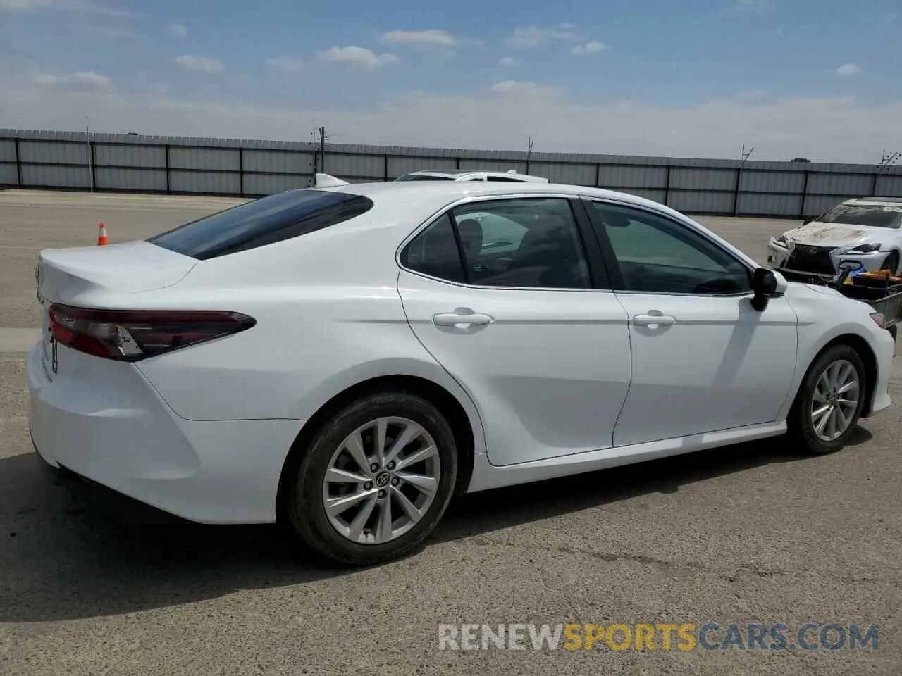3 fotografías del automóvil dañado 4T1C11AK7RU863928 TOYOTA CAMRY 2024