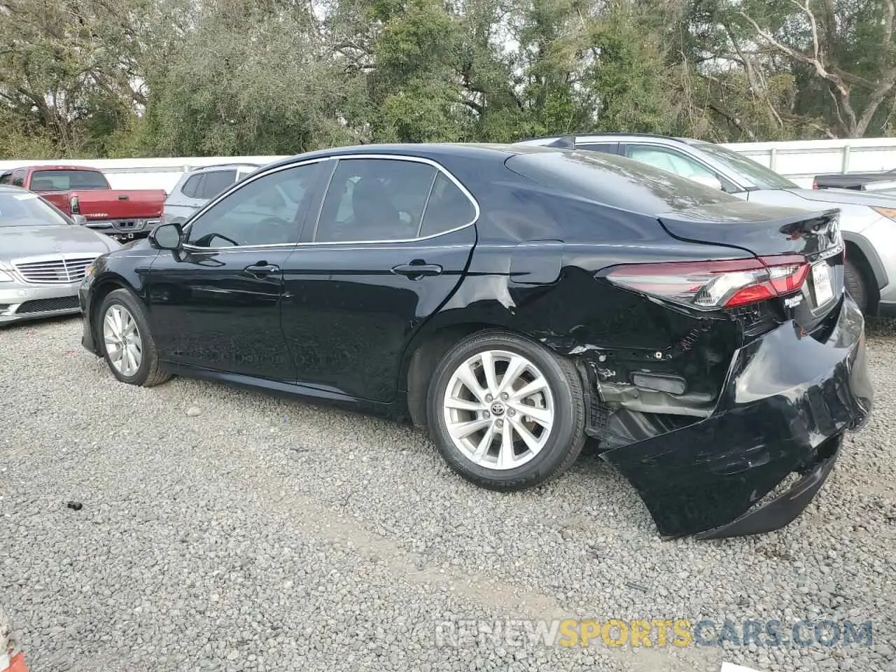 2 fotografías del automóvil dañado 4T1C11AK7RU874170 TOYOTA CAMRY 2024