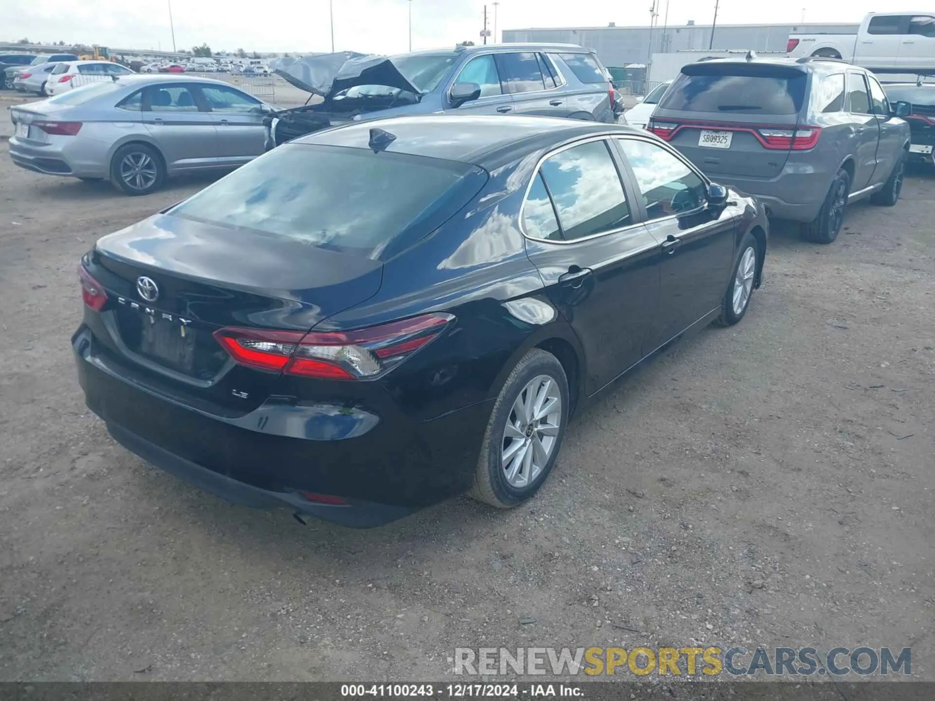 4 fotografías del automóvil dañado 4T1C11AK7RU884679 TOYOTA CAMRY 2024