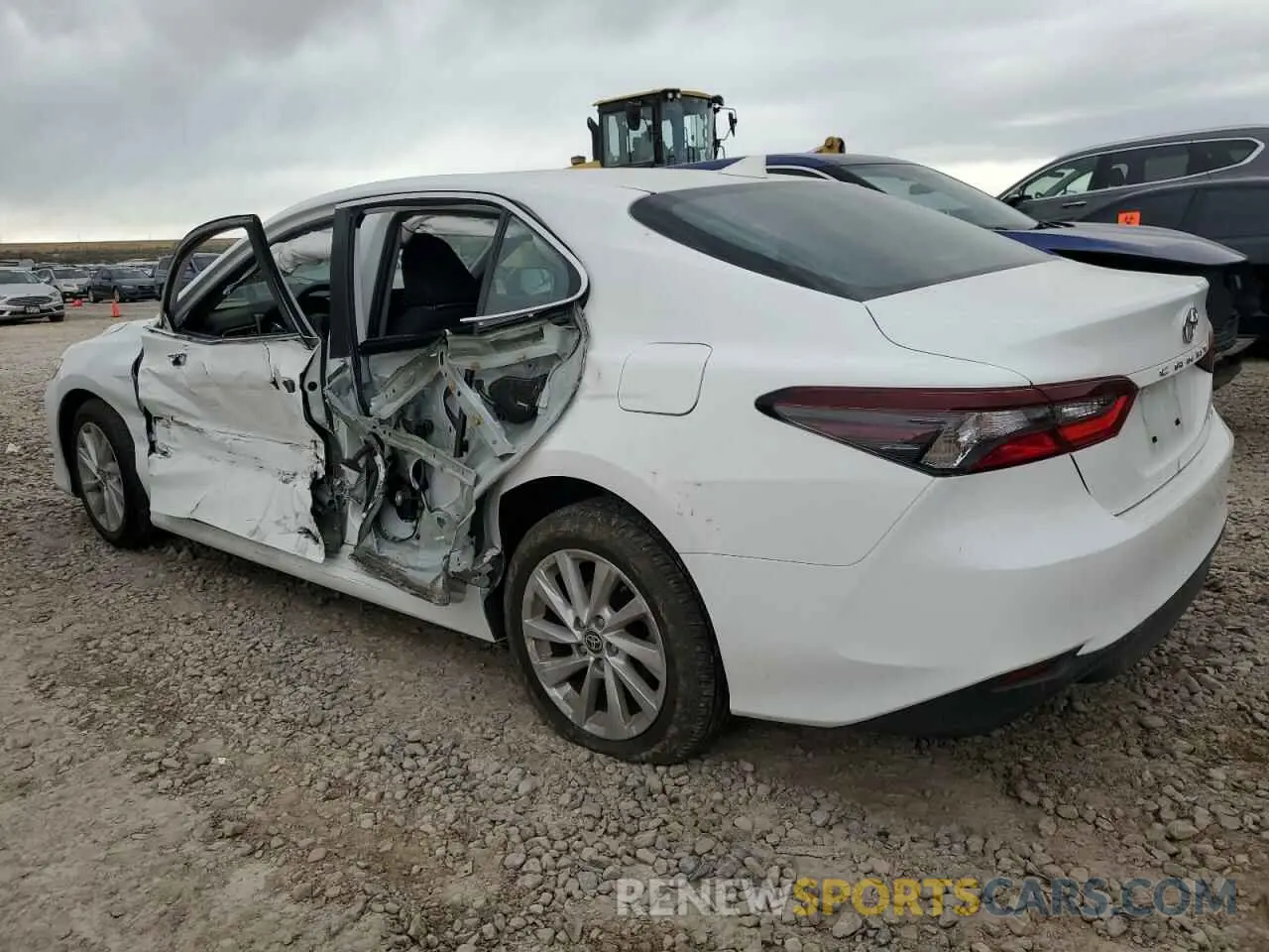2 fotografías del automóvil dañado 4T1C11AK7RU898758 TOYOTA CAMRY 2024