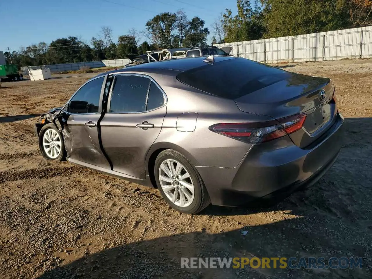 2 fotografías del automóvil dañado 4T1C11AK8RU855952 TOYOTA CAMRY 2024