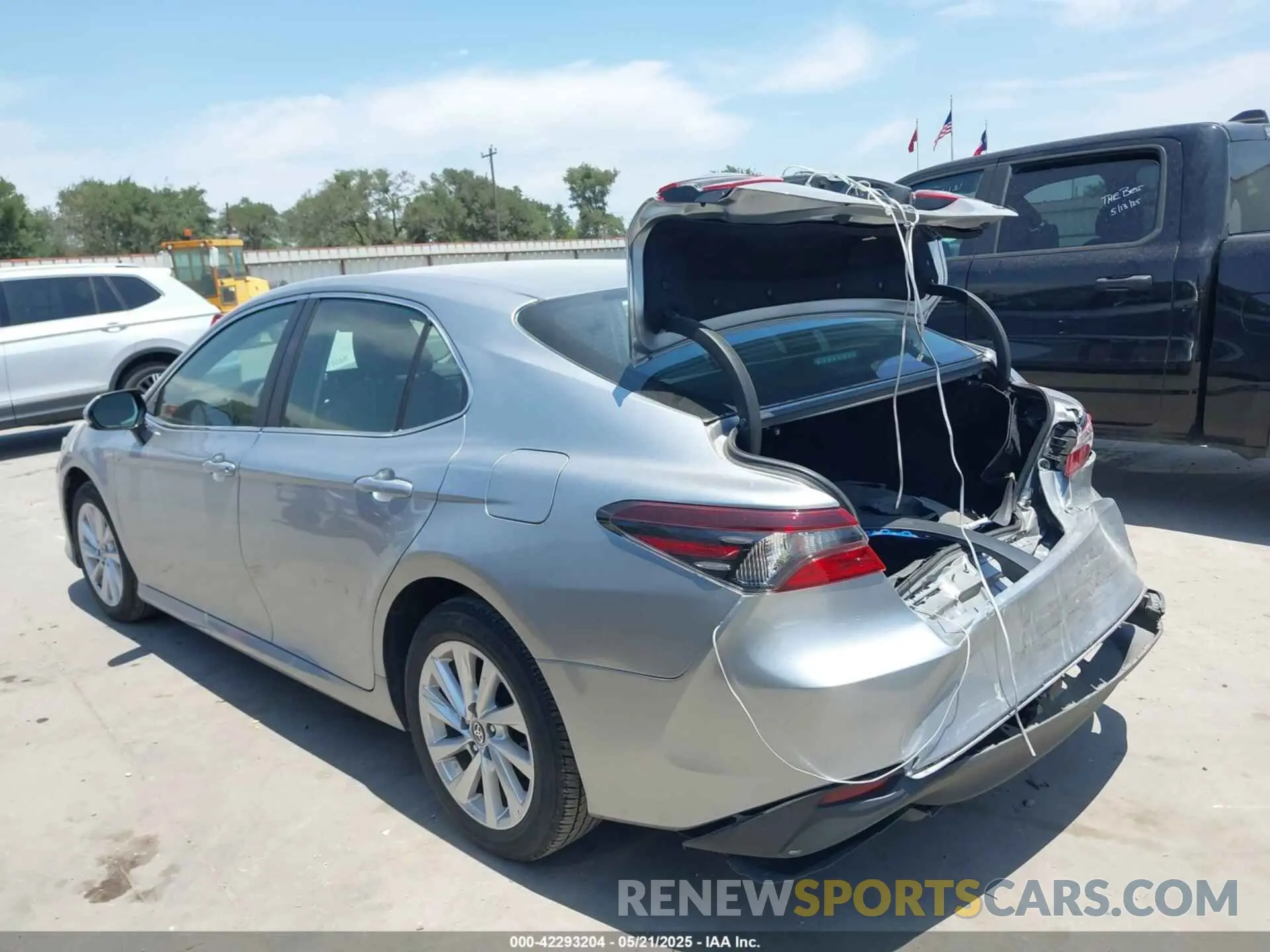 3 fotografías del automóvil dañado 4T1C11AK8RU867759 TOYOTA CAMRY 2024