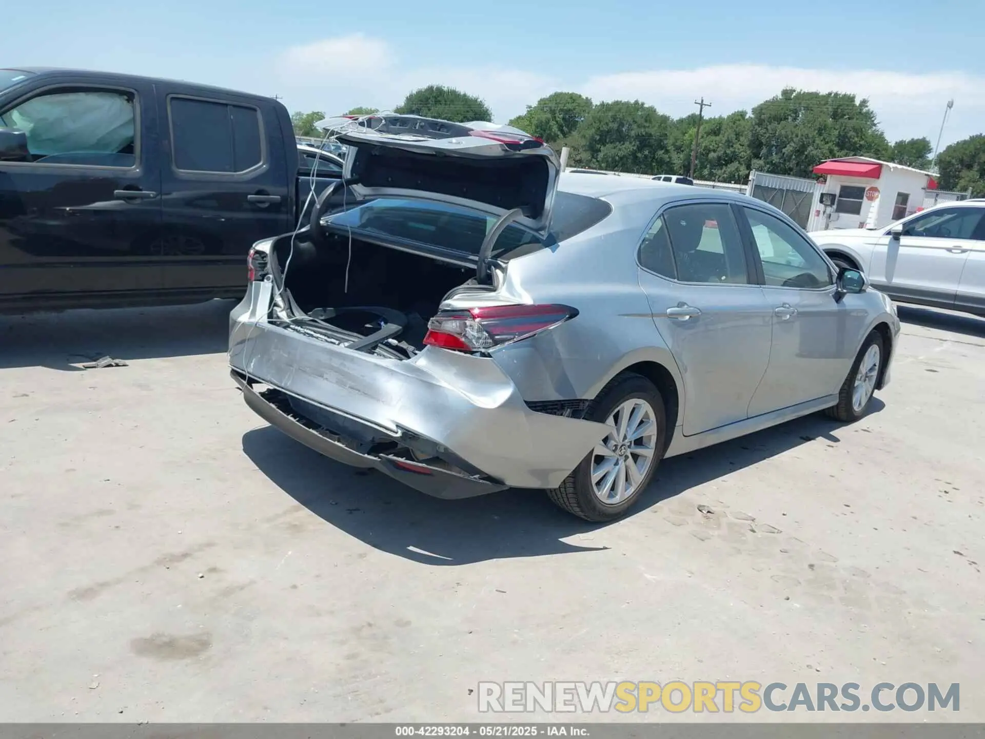 4 fotografías del automóvil dañado 4T1C11AK8RU867759 TOYOTA CAMRY 2024