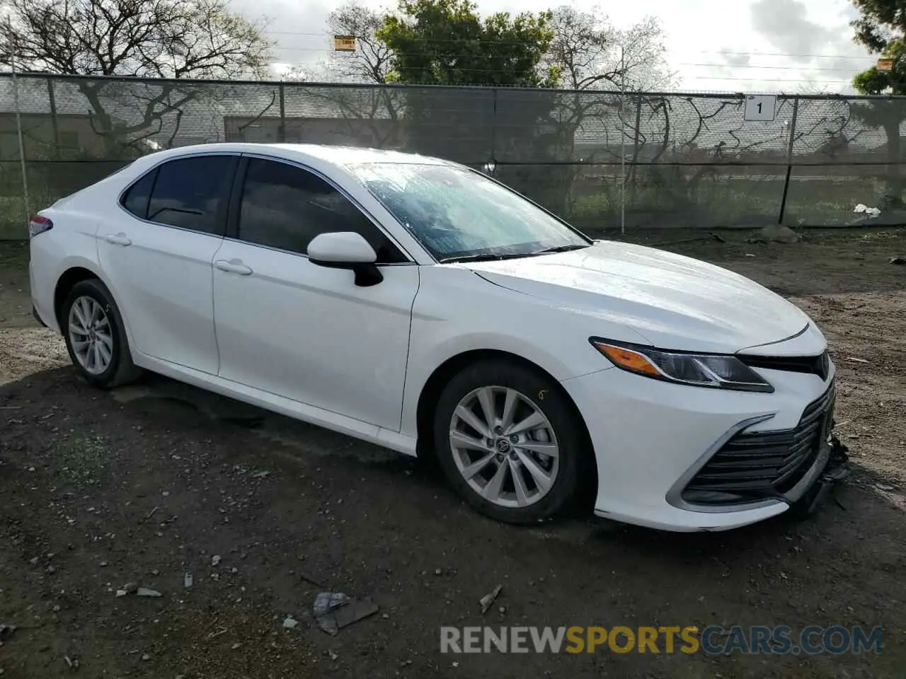 4 fotografías del automóvil dañado 4T1C11AK9RU256526 TOYOTA CAMRY 2024