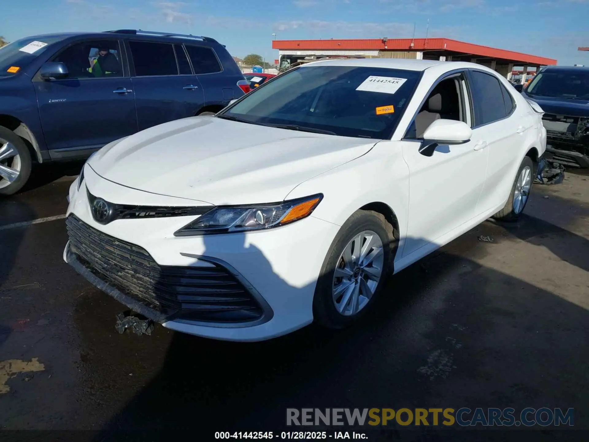 2 fotografías del automóvil dañado 4T1C11AK9RU846239 TOYOTA CAMRY 2024