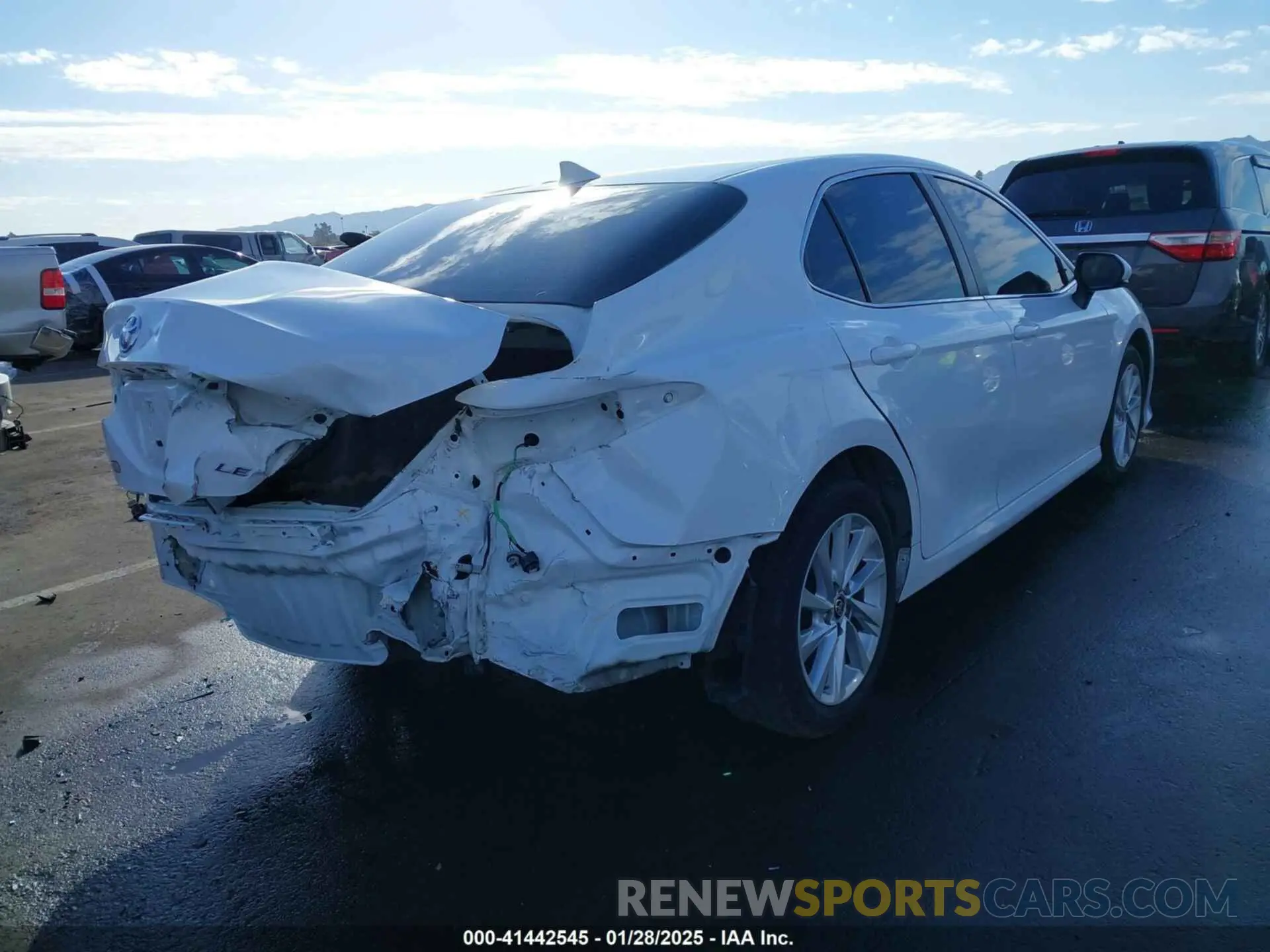 4 fotografías del automóvil dañado 4T1C11AK9RU846239 TOYOTA CAMRY 2024