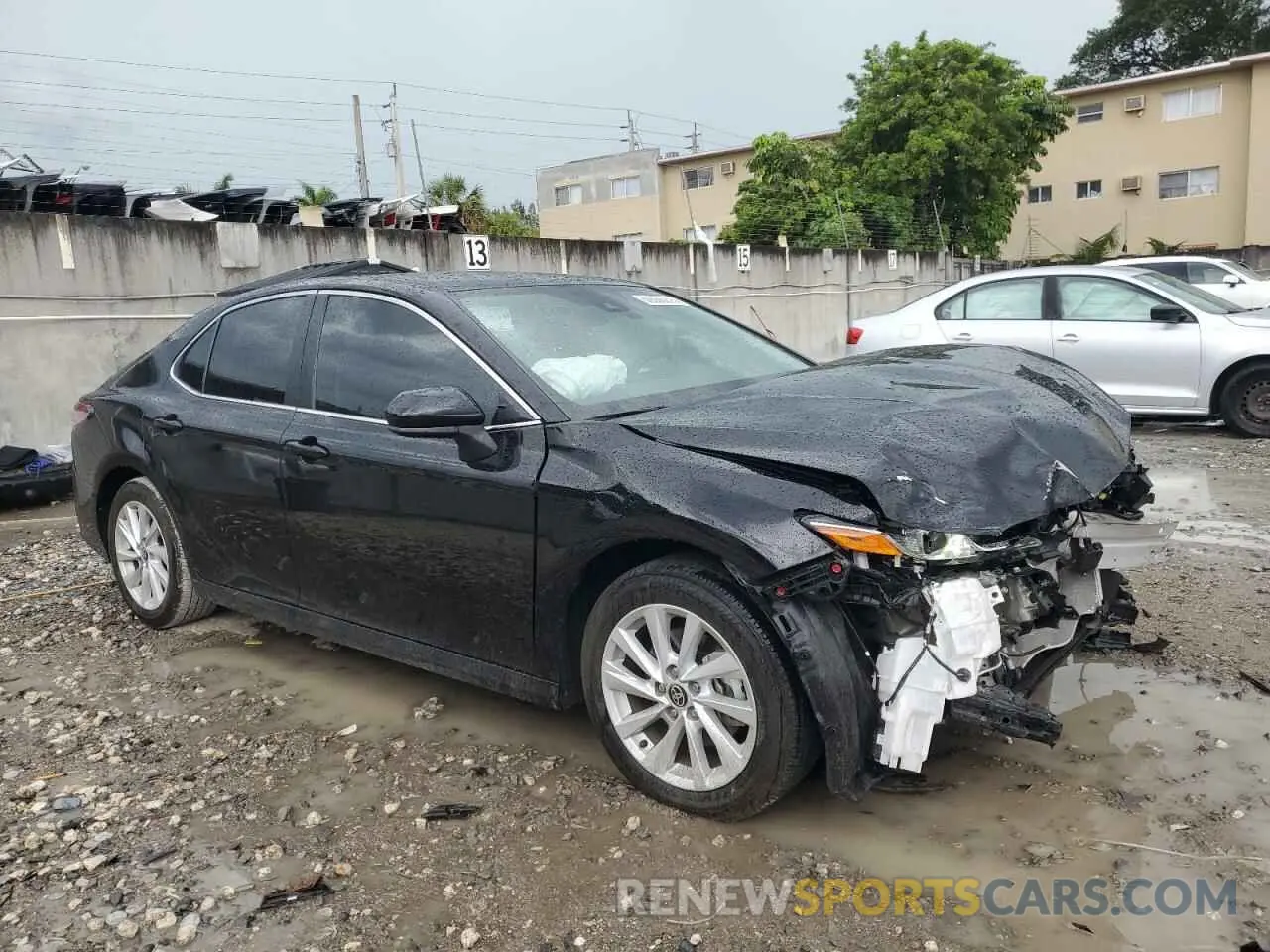 4 fotografías del automóvil dañado 4T1C11AKXRU198782 TOYOTA CAMRY 2024