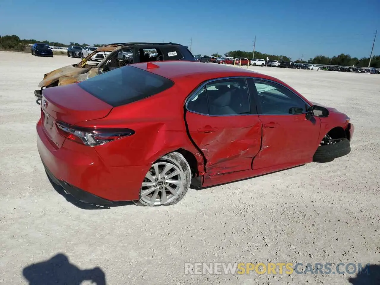 3 fotografías del automóvil dañado 4T1C11AKXRU211515 TOYOTA CAMRY 2024