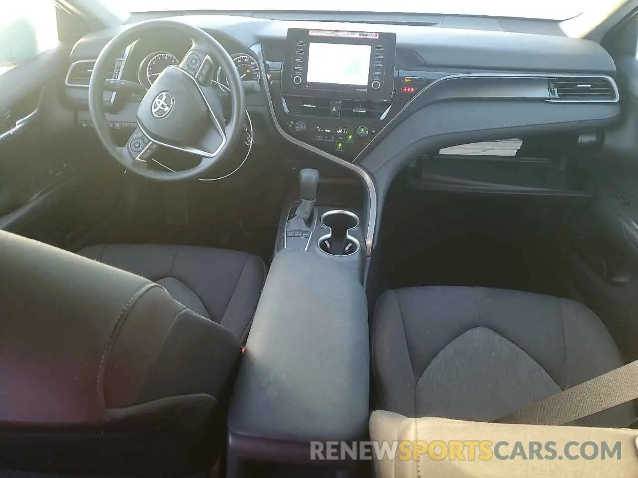 8 fotografías del automóvil dañado 4T1C11AKXRU211515 TOYOTA CAMRY 2024