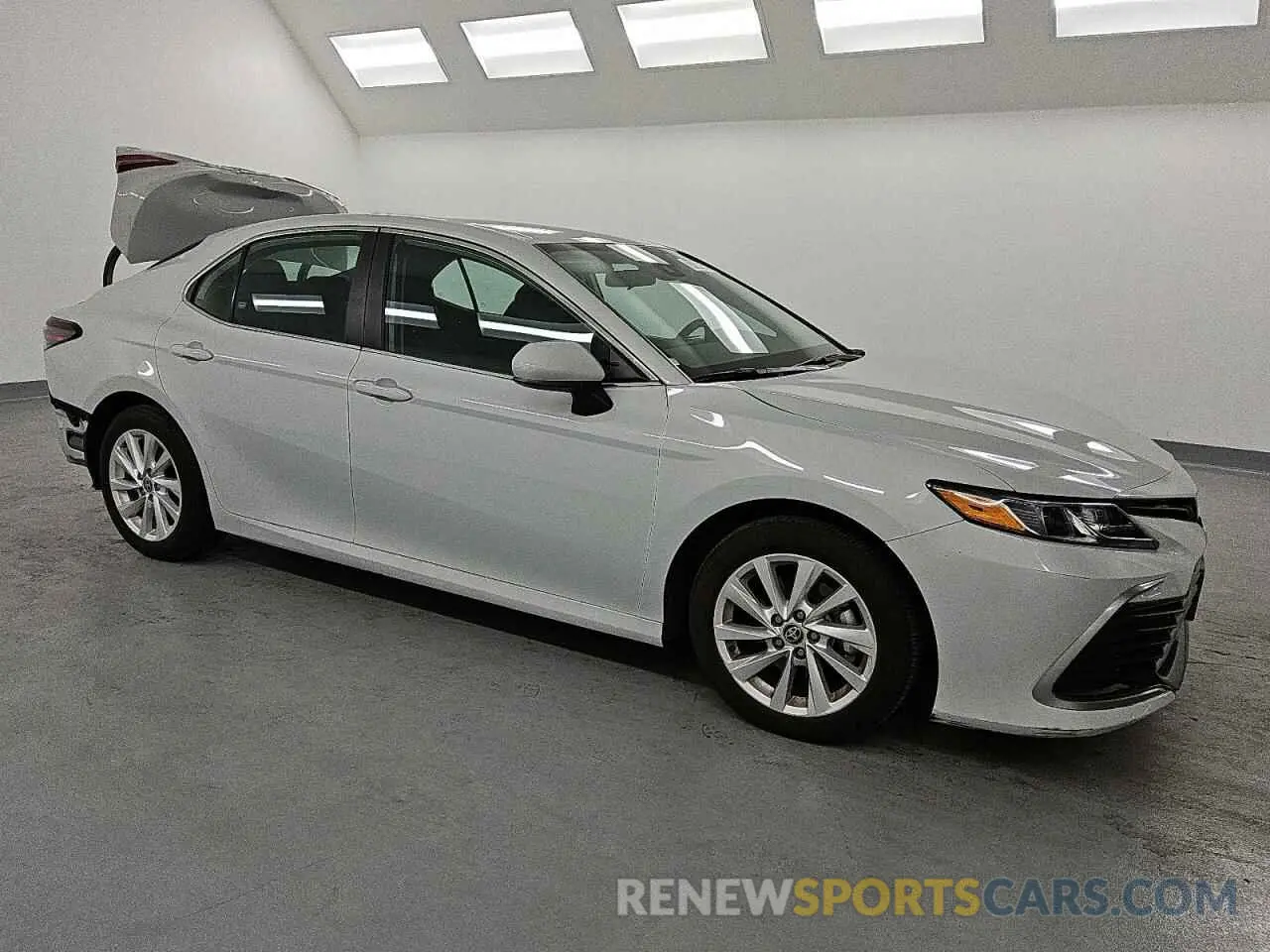 4 fotografías del automóvil dañado 4T1C11AKXRU231926 TOYOTA CAMRY 2024