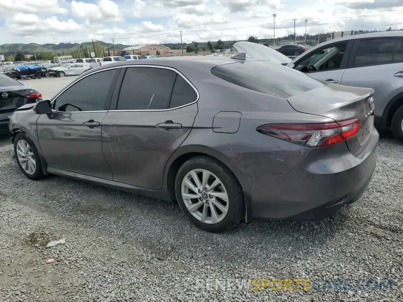 2 fotografías del automóvil dañado 4T1C11AKXRU265638 TOYOTA CAMRY 2024
