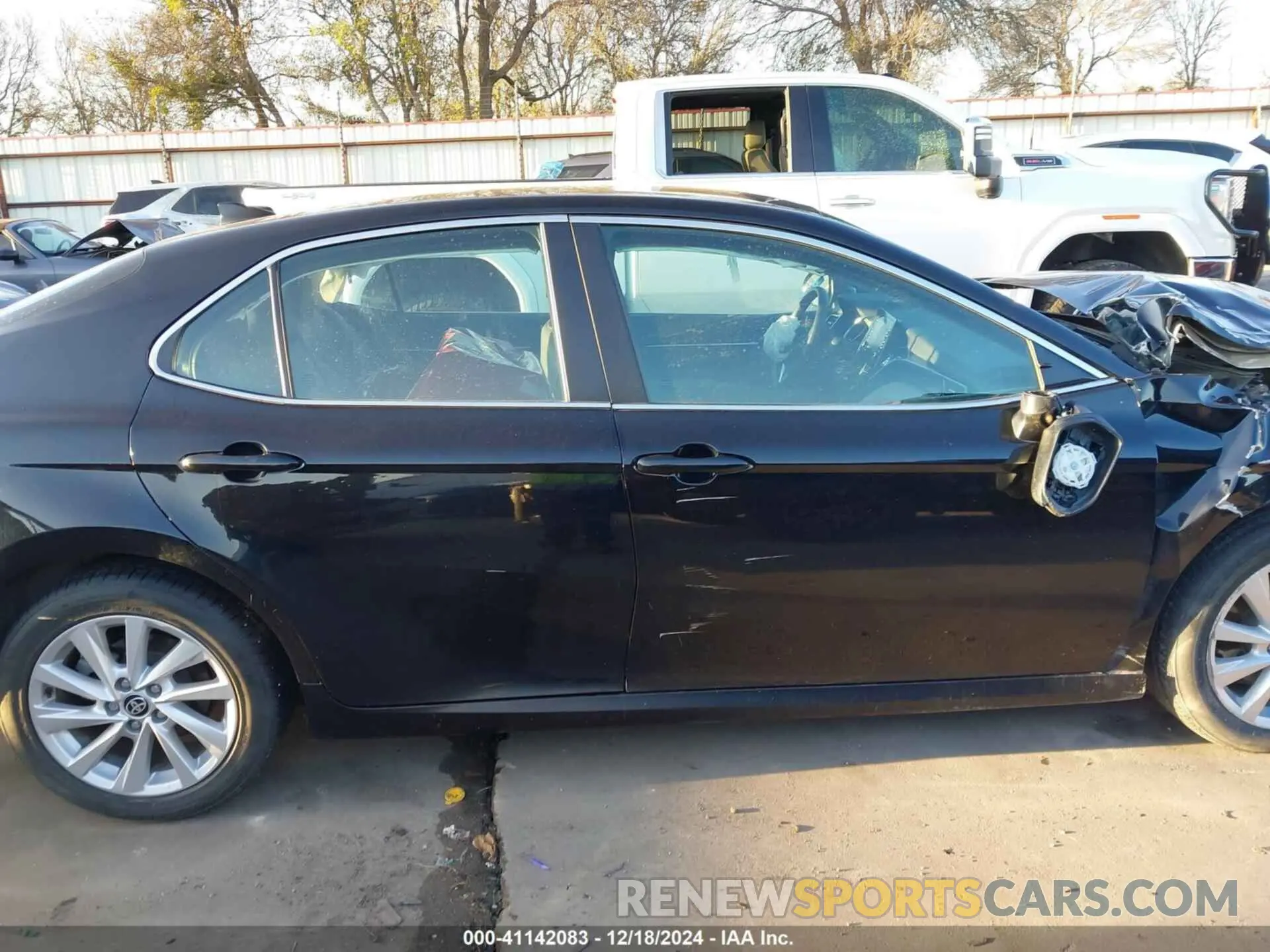 14 fotografías del automóvil dañado 4T1C11AKXRU860554 TOYOTA CAMRY 2024