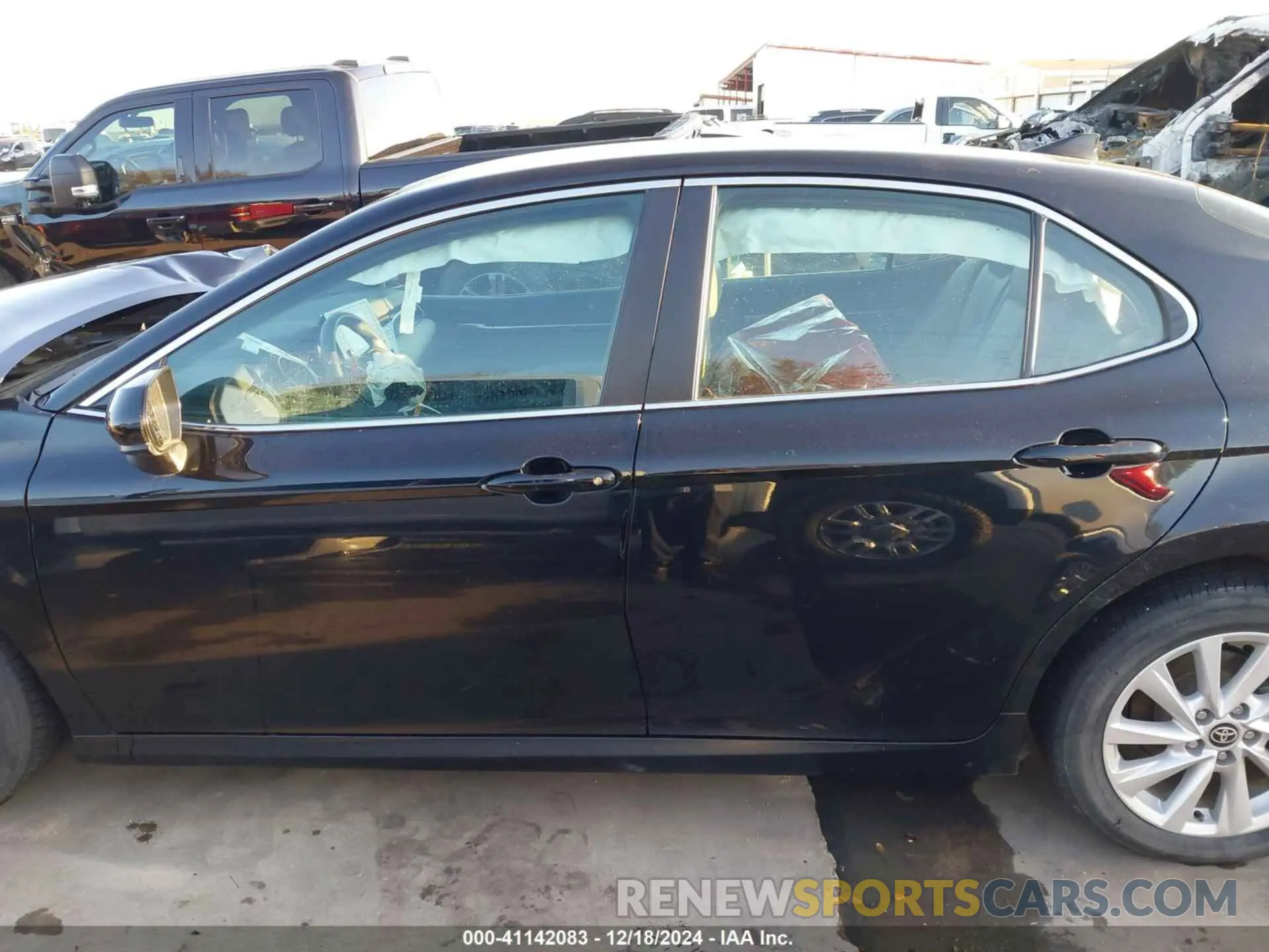 15 fotografías del automóvil dañado 4T1C11AKXRU860554 TOYOTA CAMRY 2024