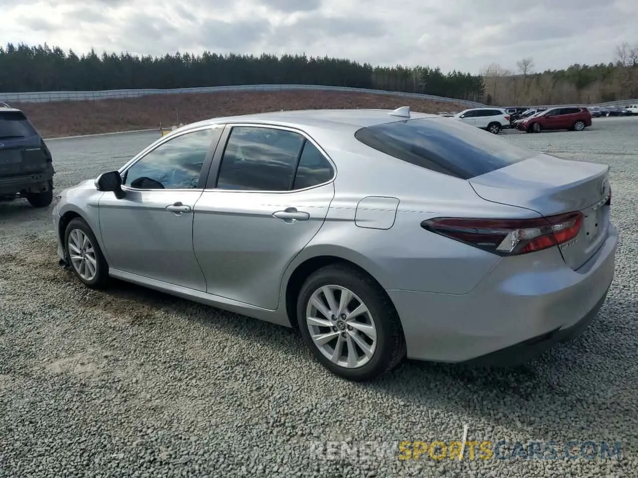 2 fotografías del automóvil dañado 4T1C11AKXRU879234 TOYOTA CAMRY 2024