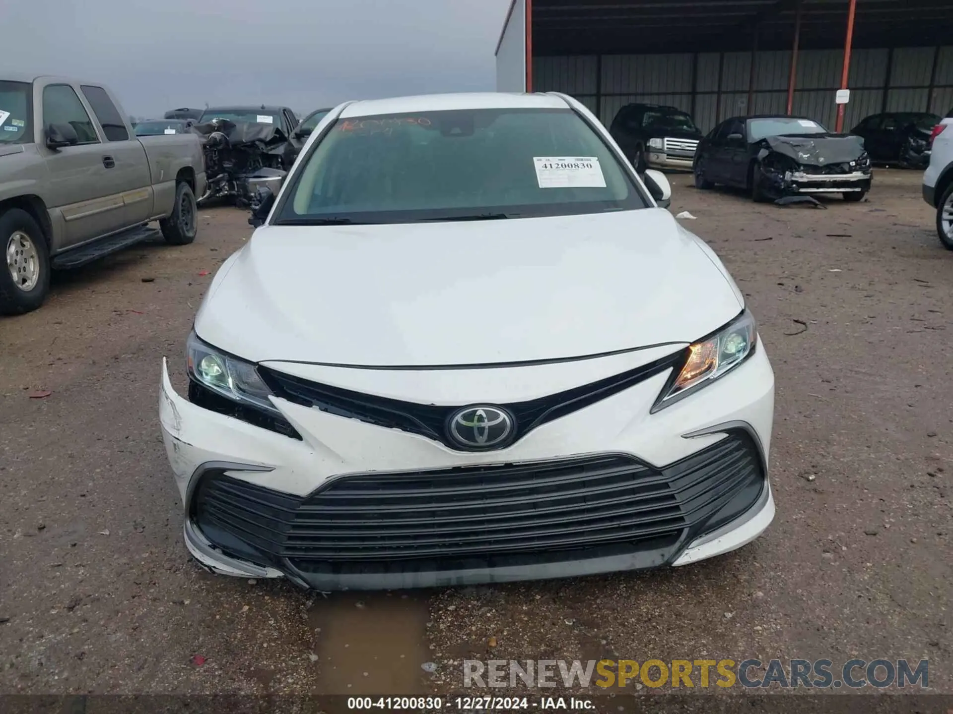 12 fotografías del automóvil dañado 4T1C11AKXRU880223 TOYOTA CAMRY 2024