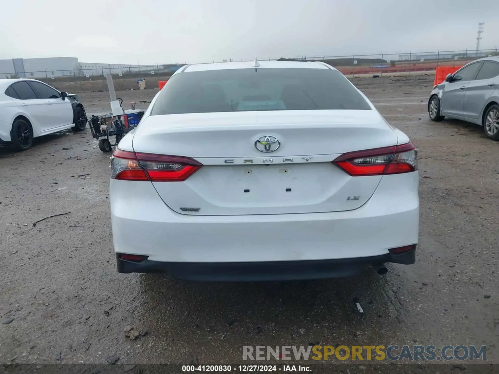 16 fotografías del automóvil dañado 4T1C11AKXRU880223 TOYOTA CAMRY 2024