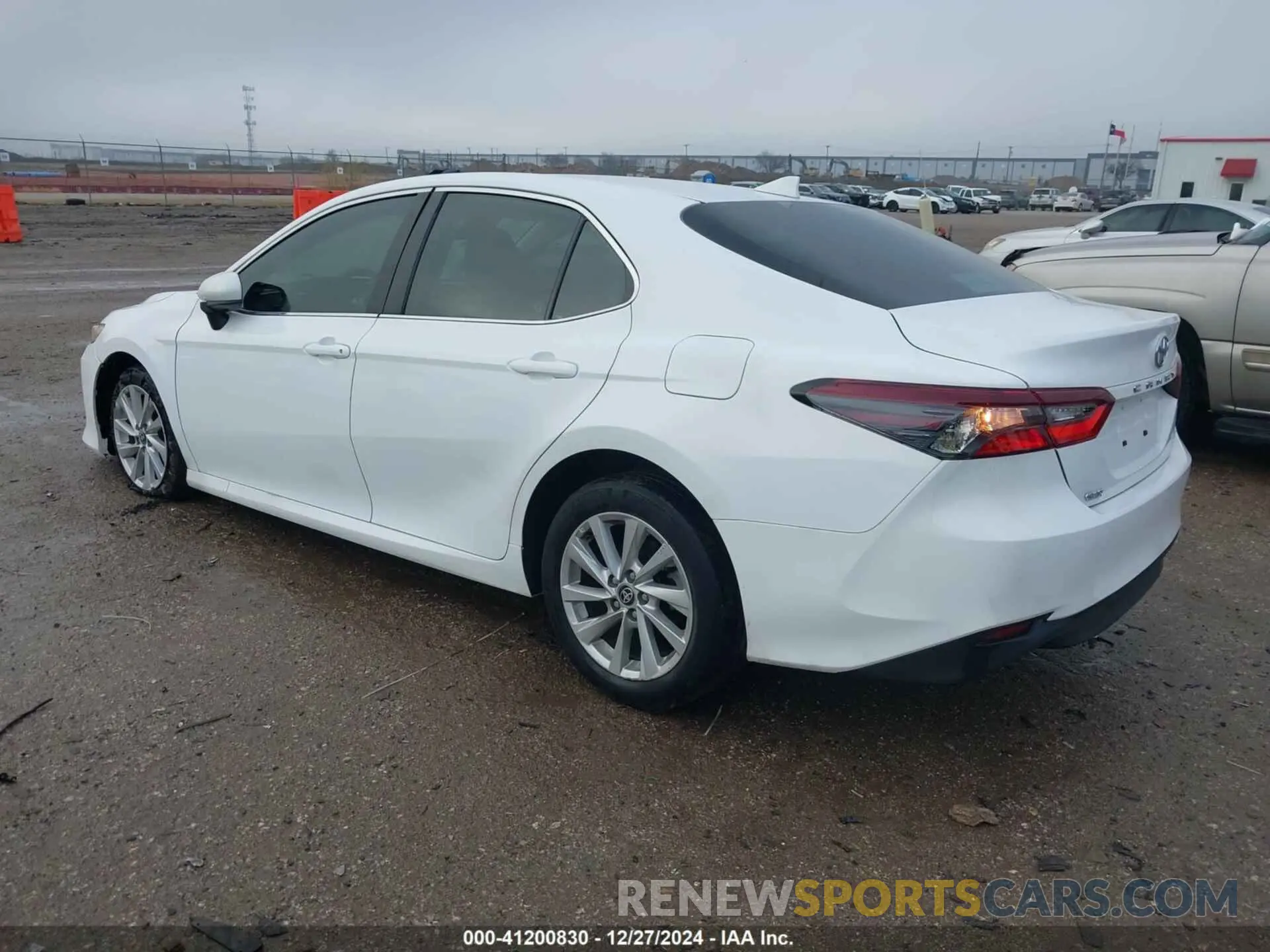 3 fotografías del automóvil dañado 4T1C11AKXRU880223 TOYOTA CAMRY 2024