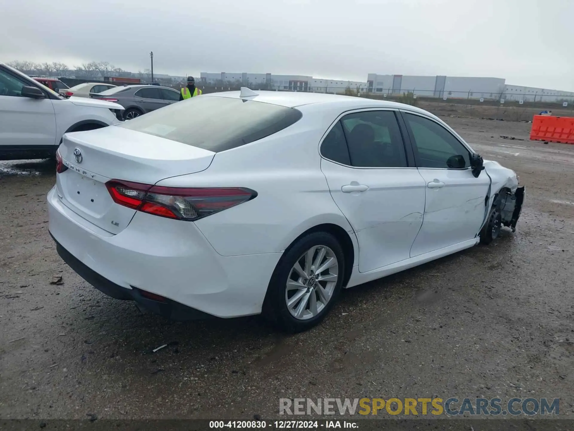 4 fotografías del automóvil dañado 4T1C11AKXRU880223 TOYOTA CAMRY 2024