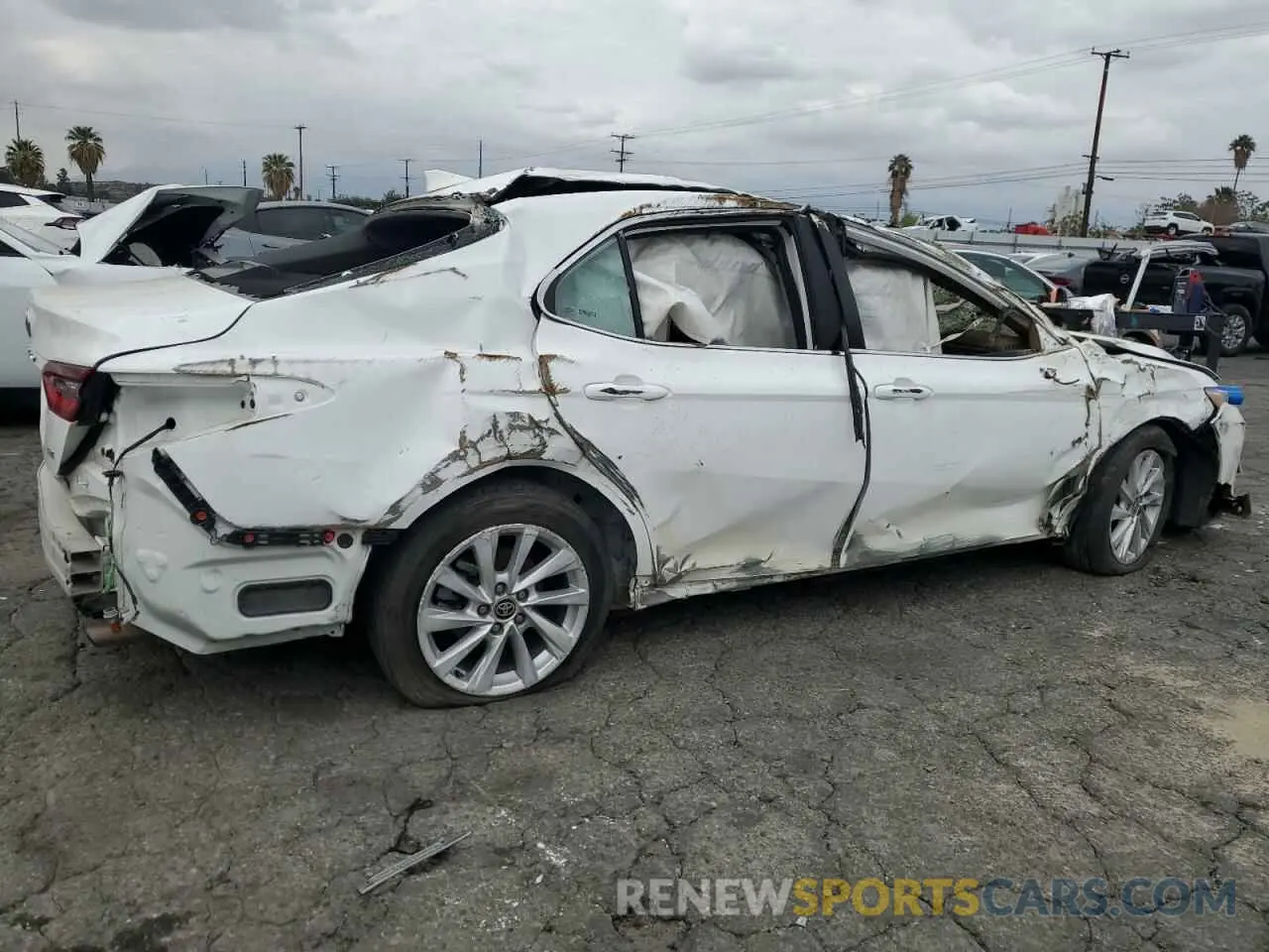 3 fotografías del automóvil dañado 4T1C11AKXRU899984 TOYOTA CAMRY 2024