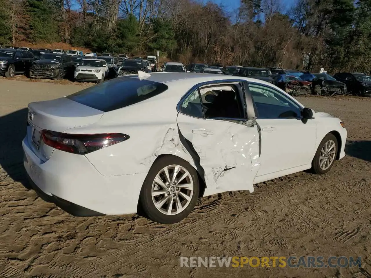 3 fotografías del automóvil dañado 4T1C11AKXRU918646 TOYOTA CAMRY 2024