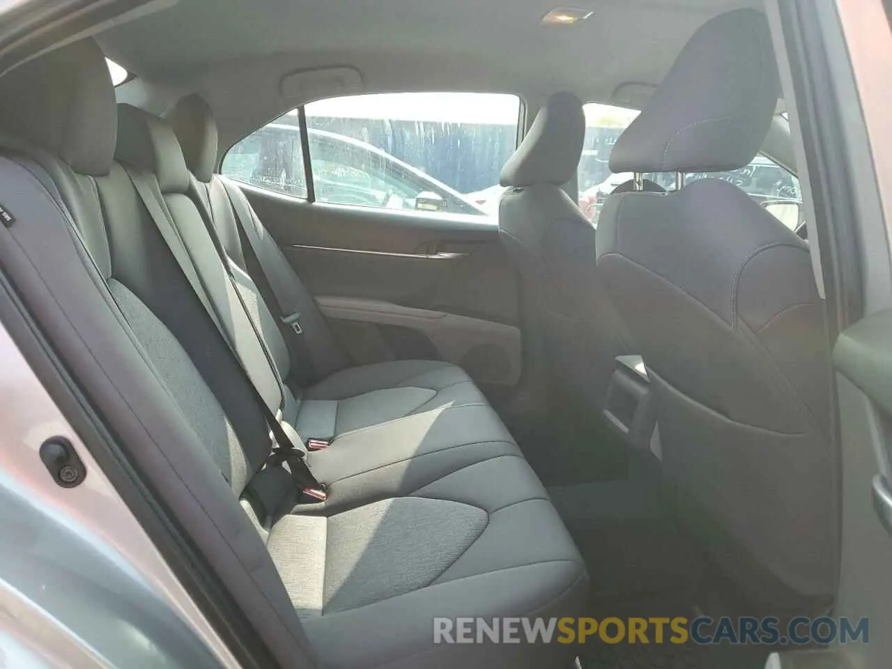 10 fotografías del automóvil dañado 4T1C11BK0RU117321 TOYOTA CAMRY 2024