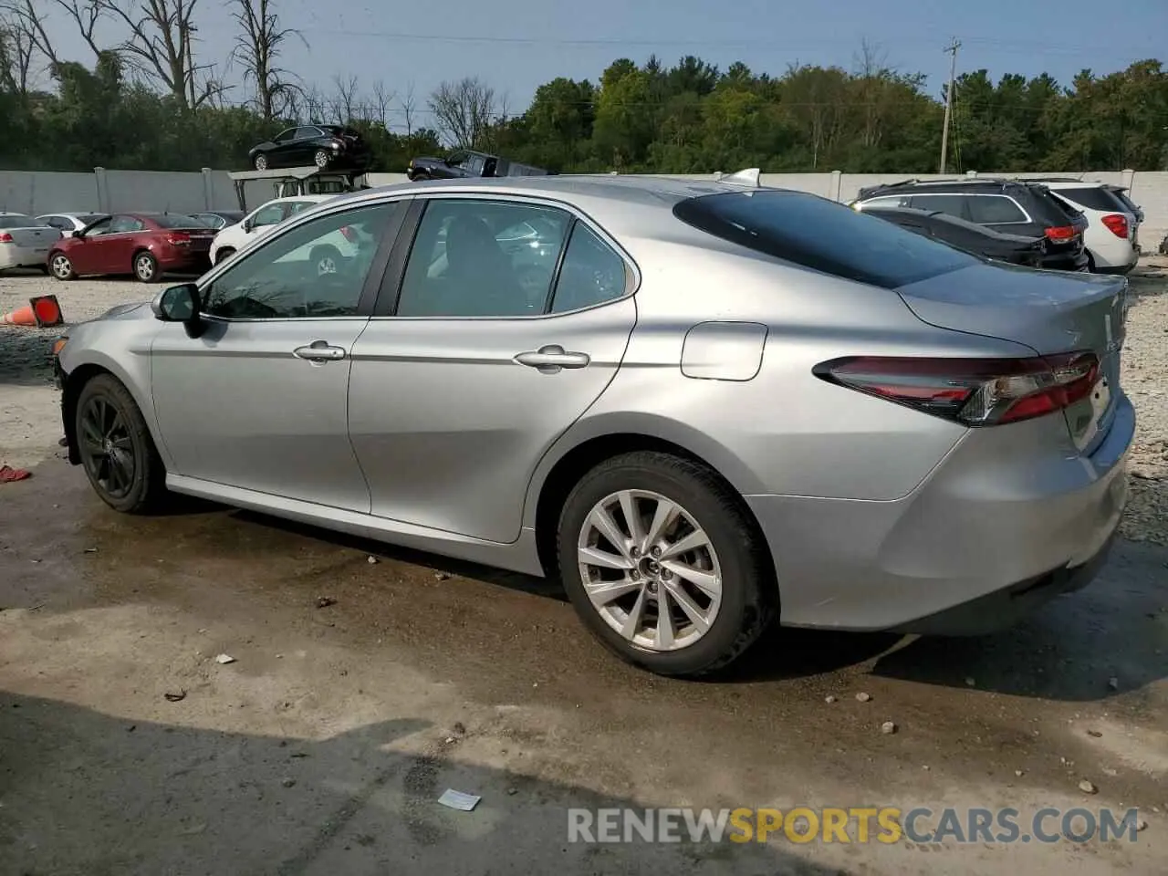 2 fotografías del automóvil dañado 4T1C11BK0RU117321 TOYOTA CAMRY 2024