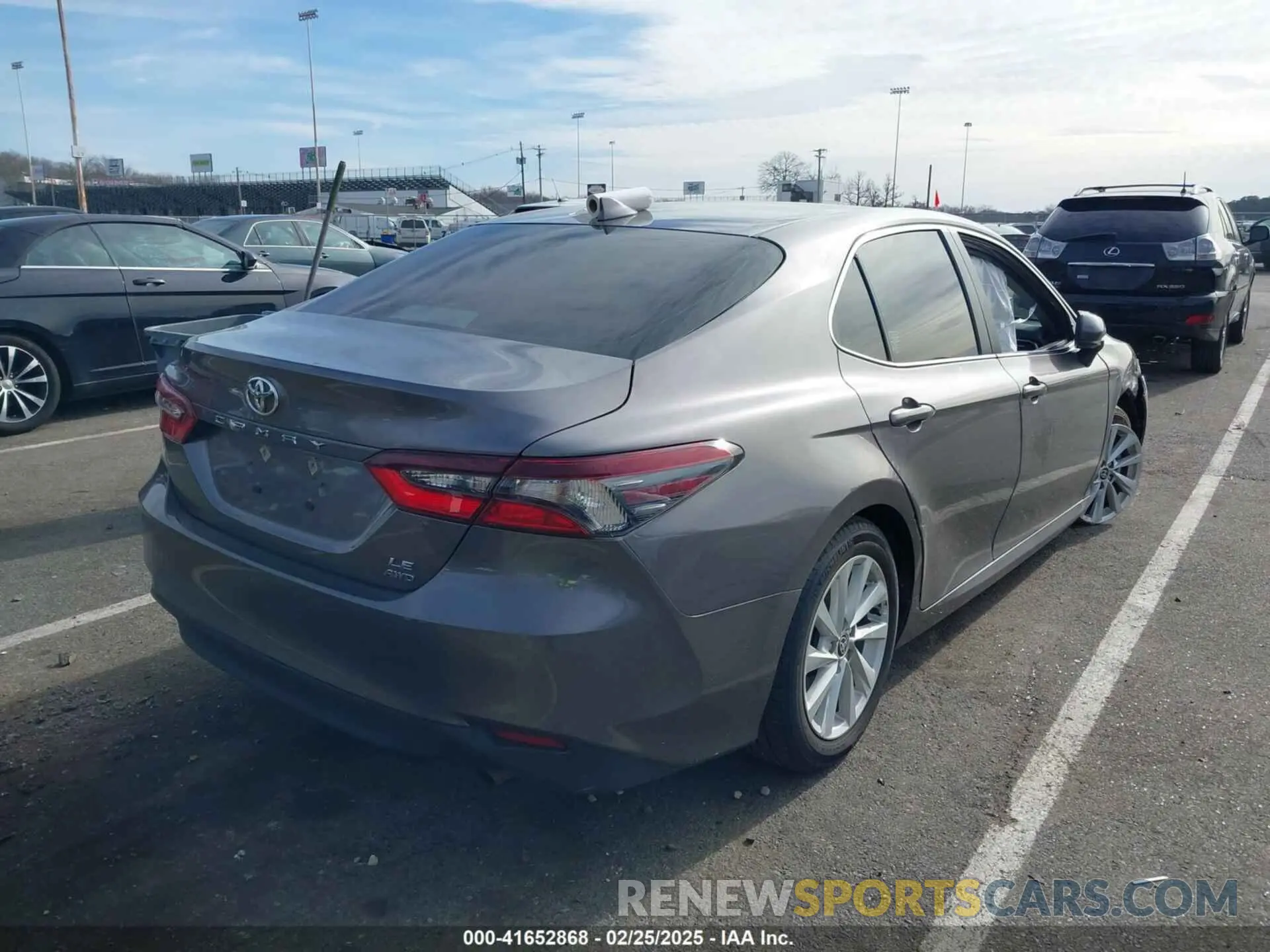 4 fotografías del automóvil dañado 4T1C11BK0RU119764 TOYOTA CAMRY 2024