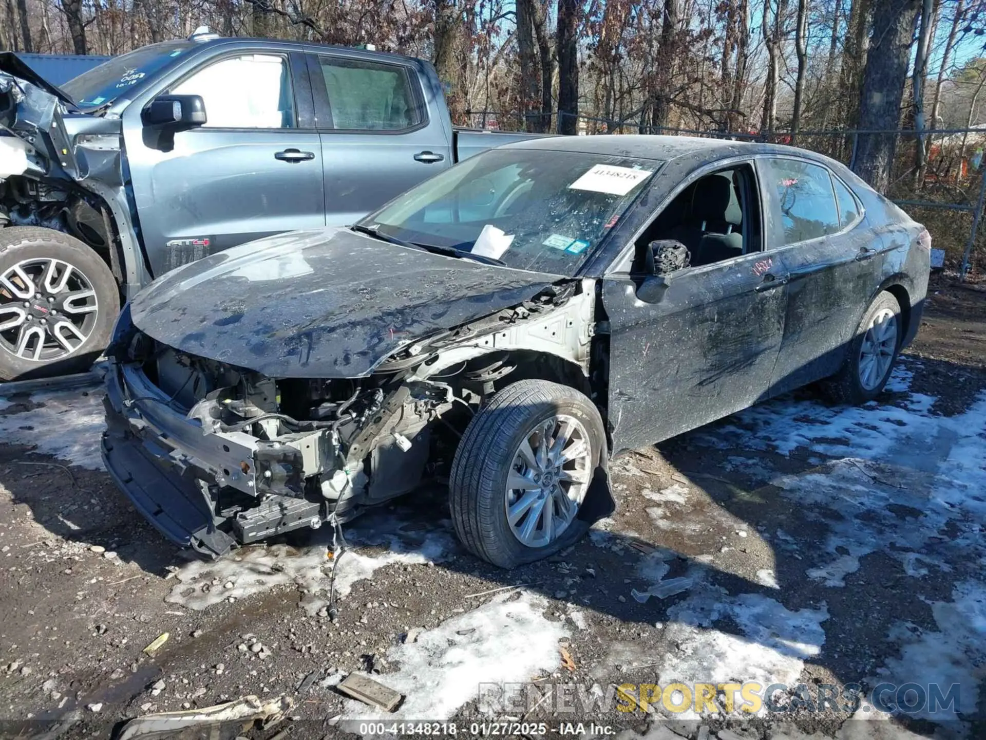 2 fotografías del automóvil dañado 4T1C11BK4RU123574 TOYOTA CAMRY 2024