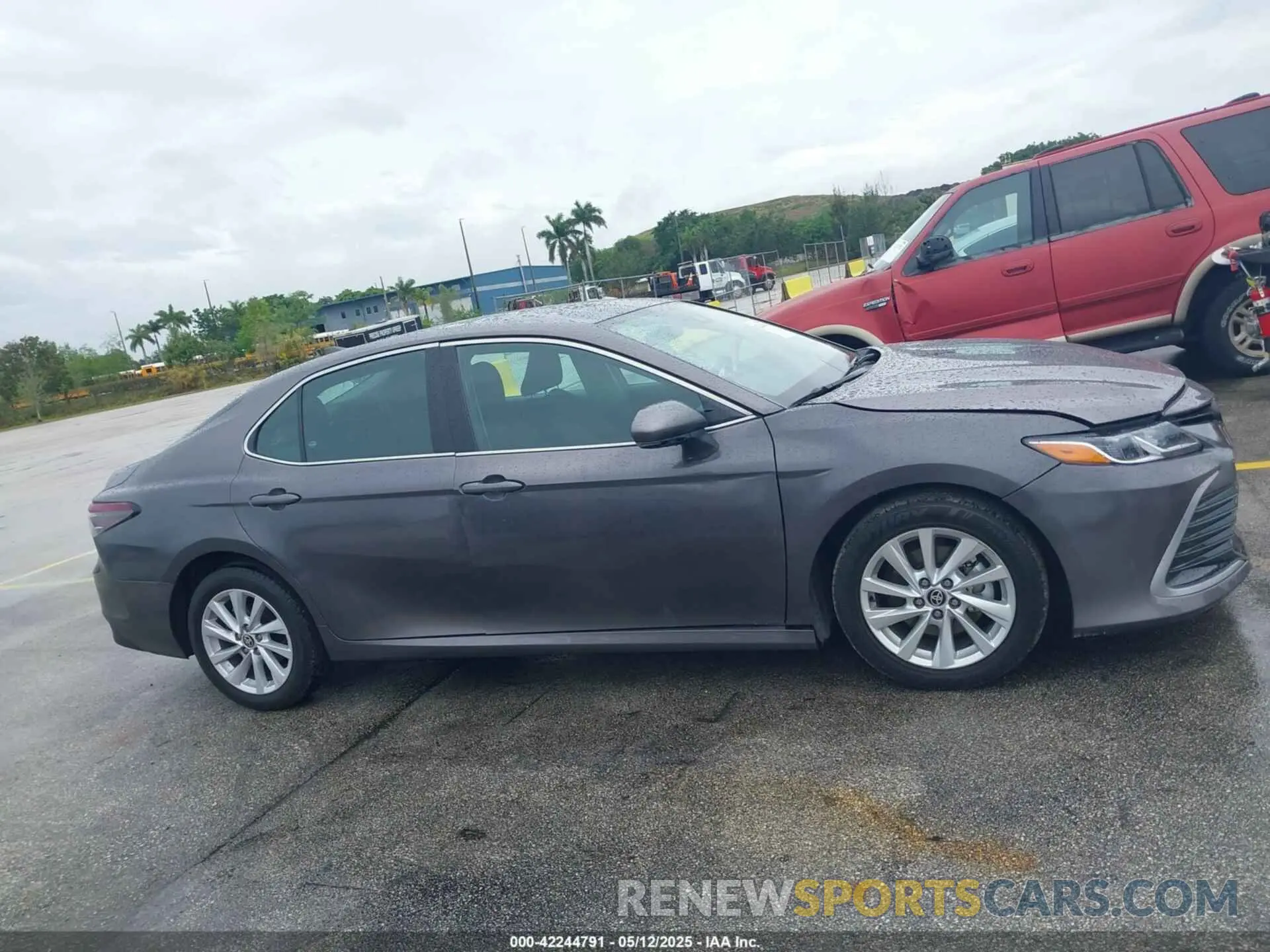 13 fotografías del automóvil dañado 4T1C11BK4RU129276 TOYOTA CAMRY 2024
