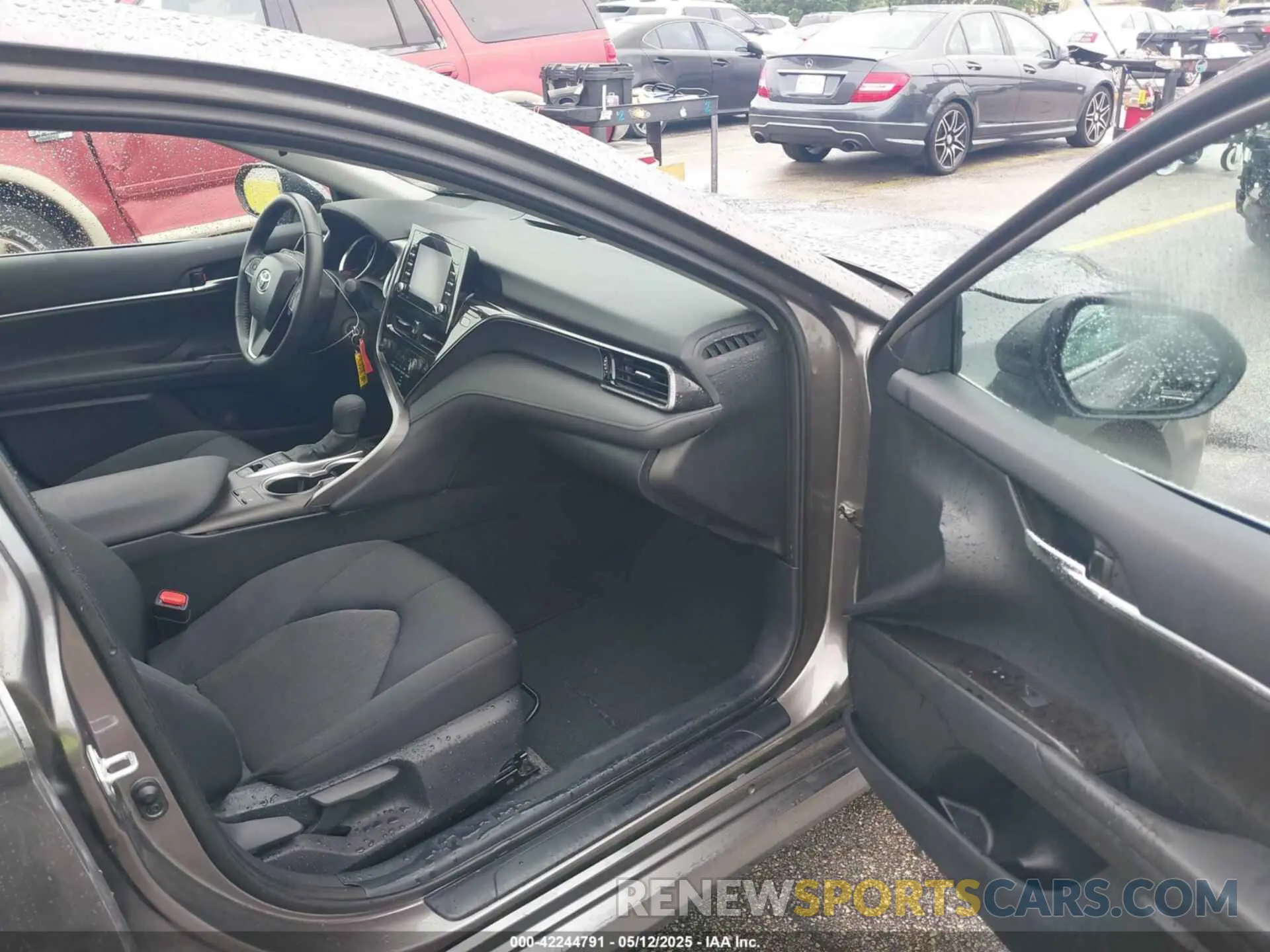 5 fotografías del automóvil dañado 4T1C11BK4RU129276 TOYOTA CAMRY 2024
