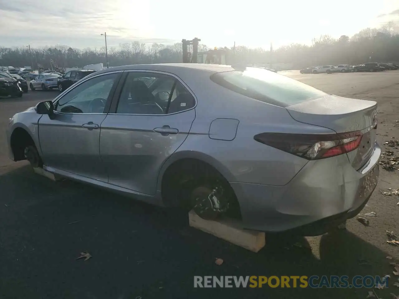 2 fotografías del automóvil dañado 4T1C11BK5RU123437 TOYOTA CAMRY 2024