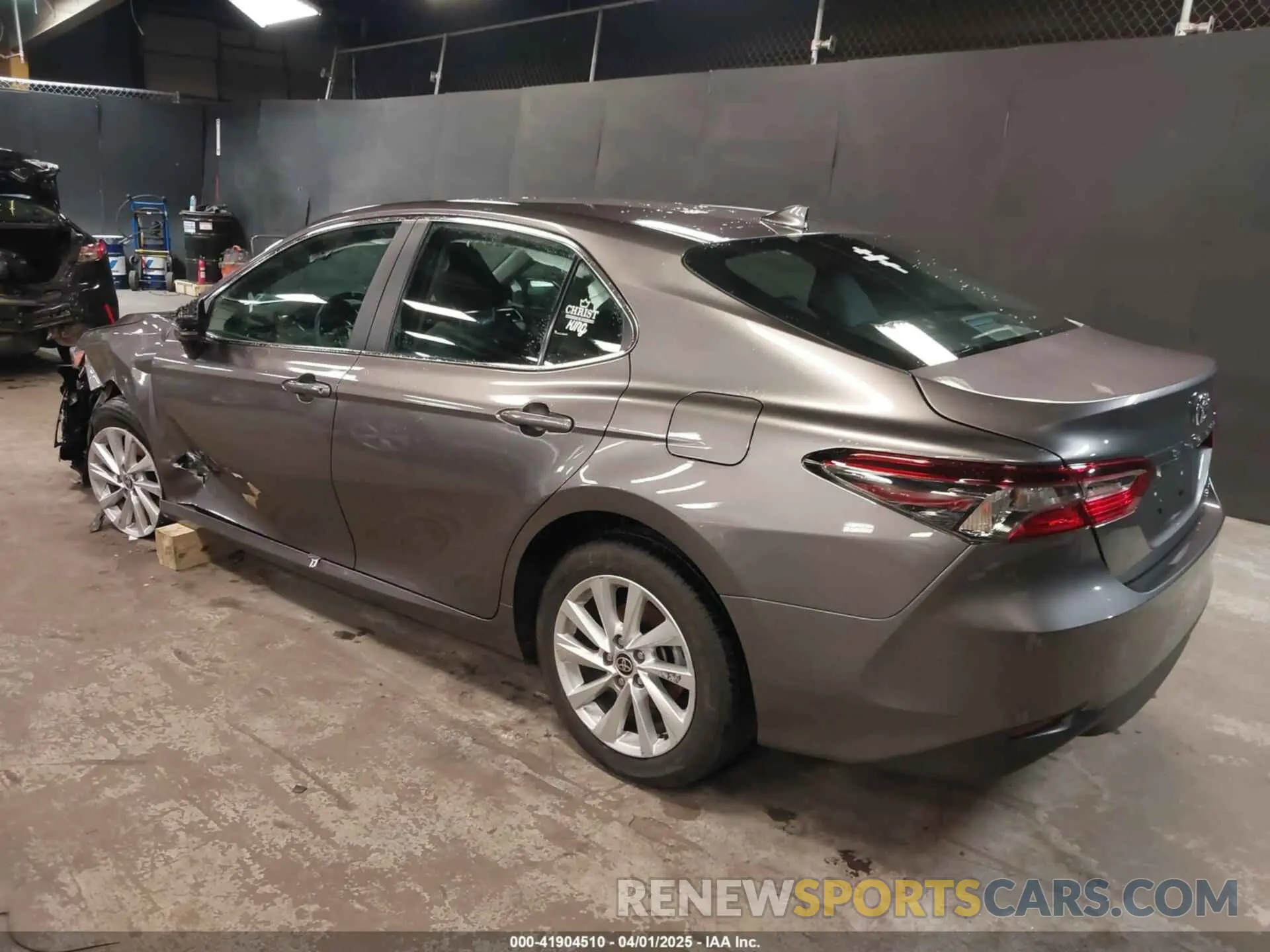 3 fotografías del automóvil dañado 4T1C11BK9RU119200 TOYOTA CAMRY 2024