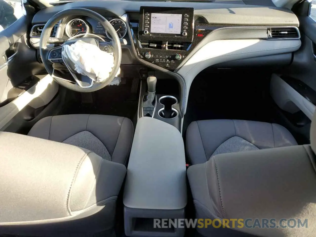 8 fotografías del automóvil dañado 4T1C11BKXRU130500 TOYOTA CAMRY 2024