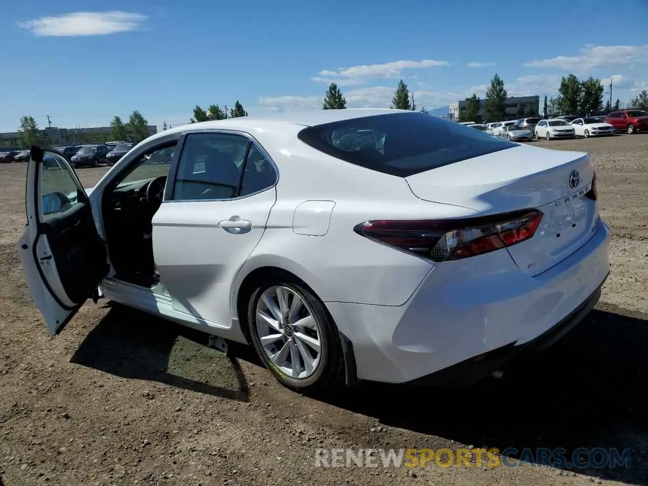 2 fotografías del automóvil dañado 4T1C31AK0RU079116 TOYOTA CAMRY 2024