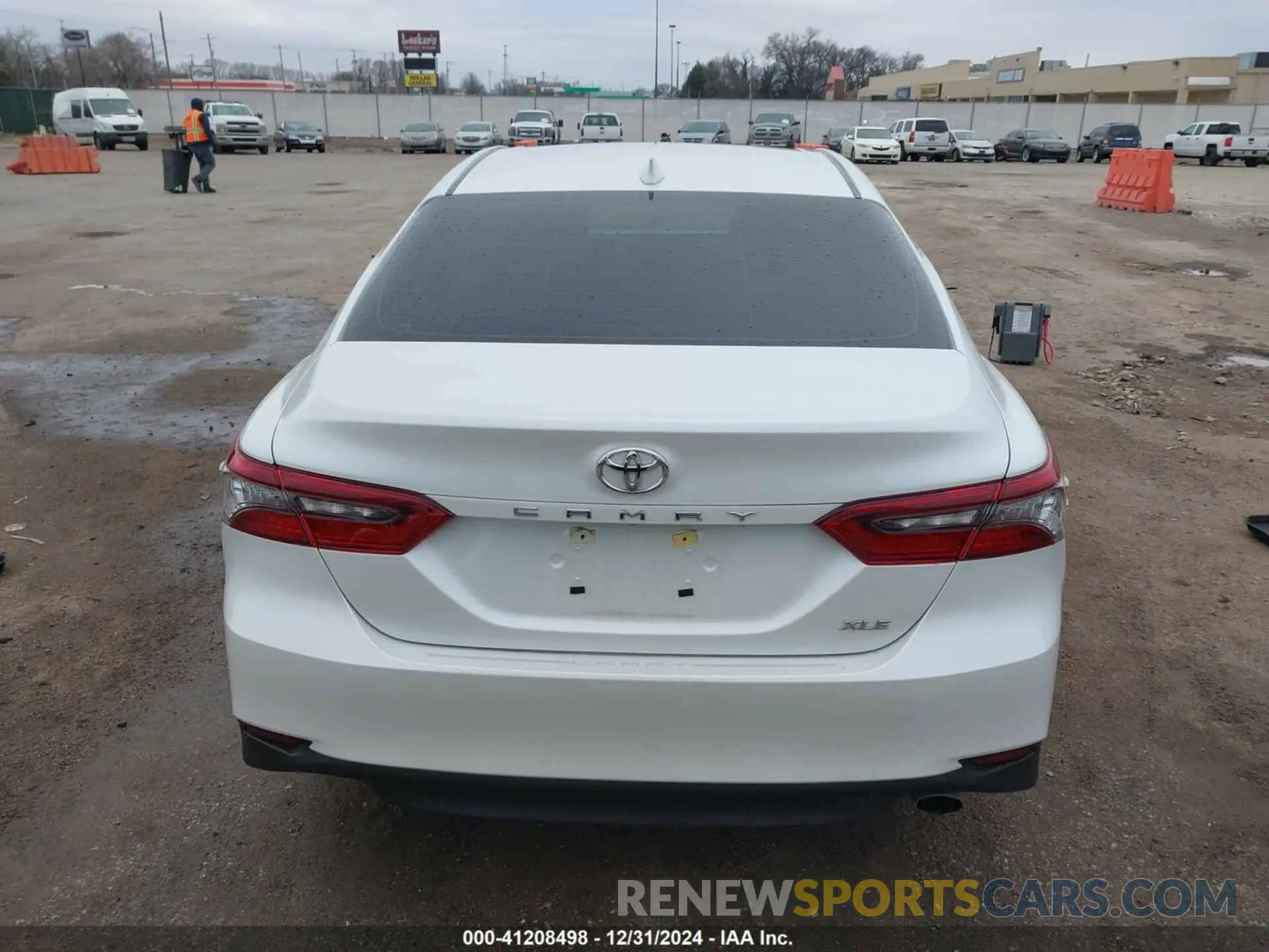 15 fotografías del automóvil dañado 4T1F11AK5RU846123 TOYOTA CAMRY 2024