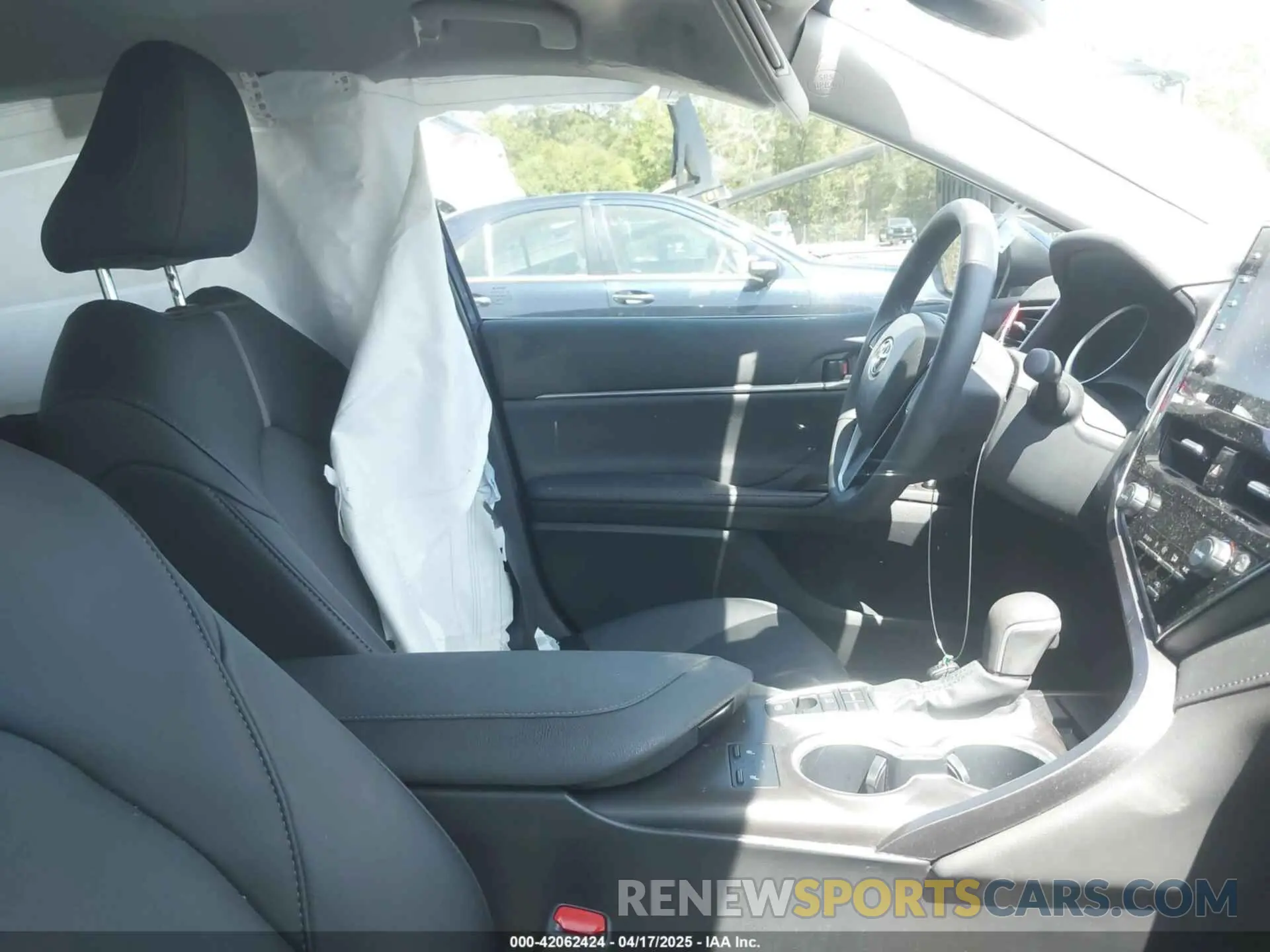 5 fotografías del automóvil dañado 4T1F11AK6RU240684 TOYOTA CAMRY 2024